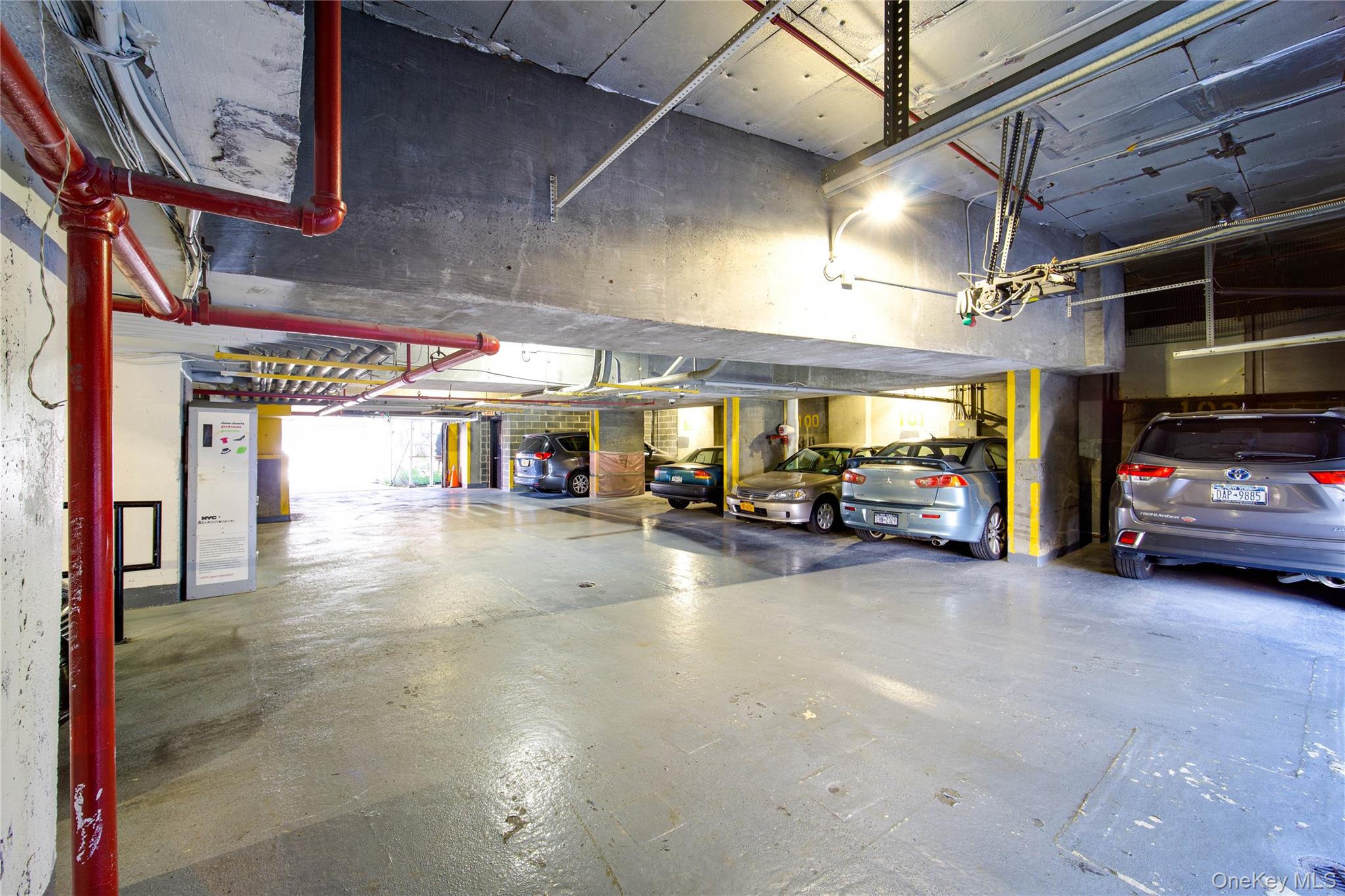 #18 photo, 118-17 Union Turnpike, クイーンズ区 Forest Hills , NY 11375