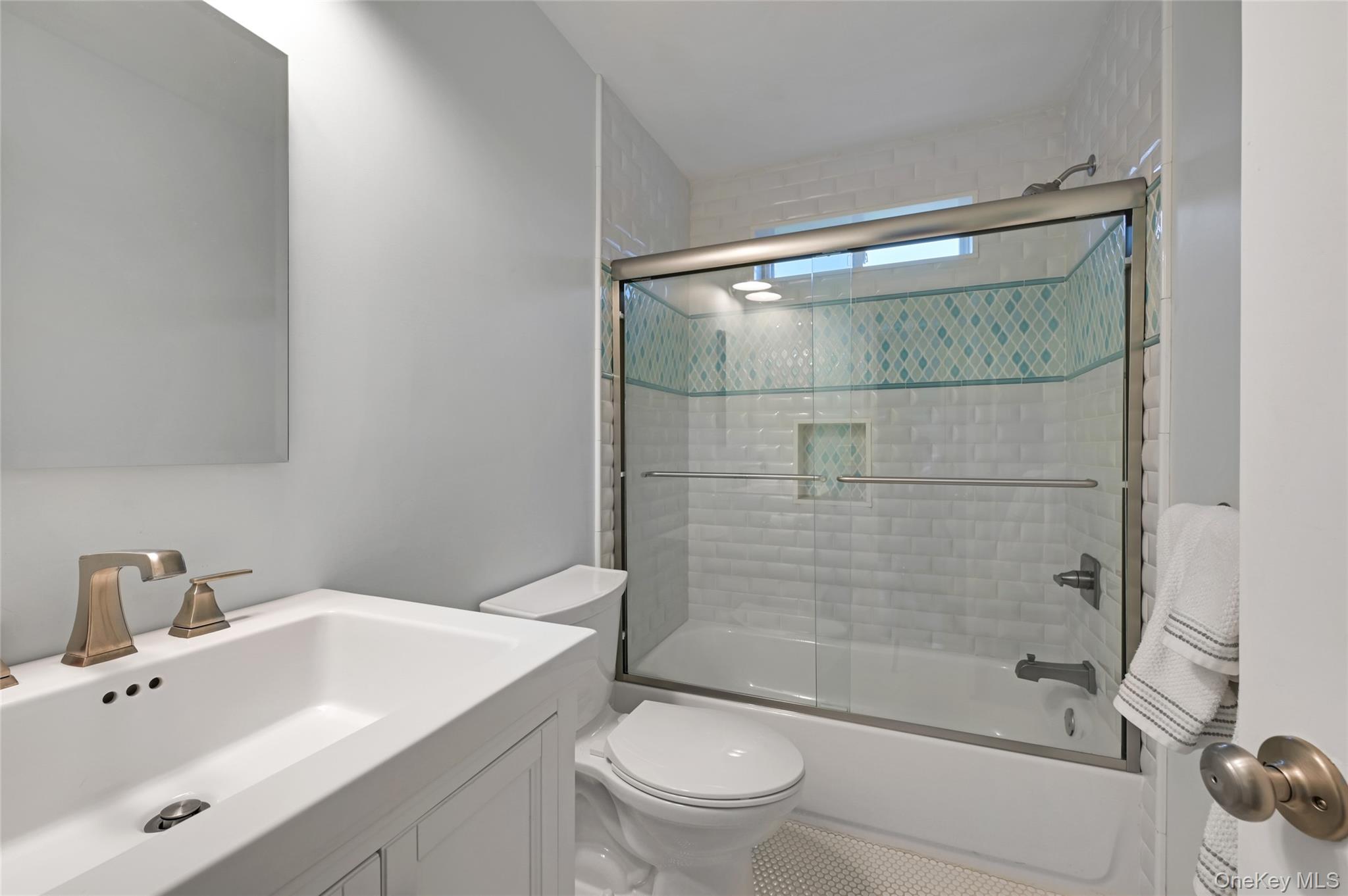 #17 photo, 9 North Quarter Road, Westhampton , NY 11977