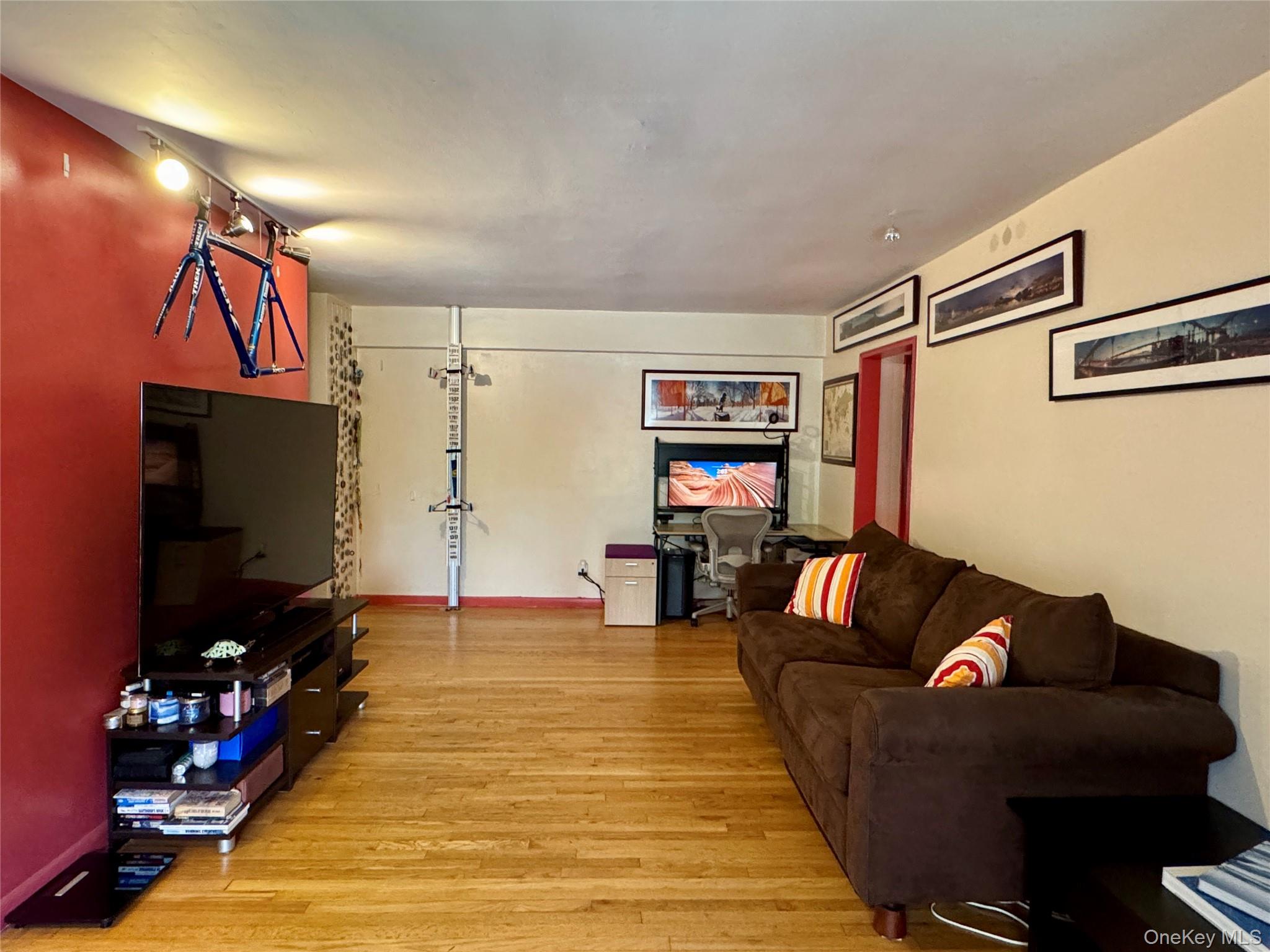 #1 photo, 65-45 Yellowstone Boulevard, クイーンズ区 Forest Hills , NY 11375