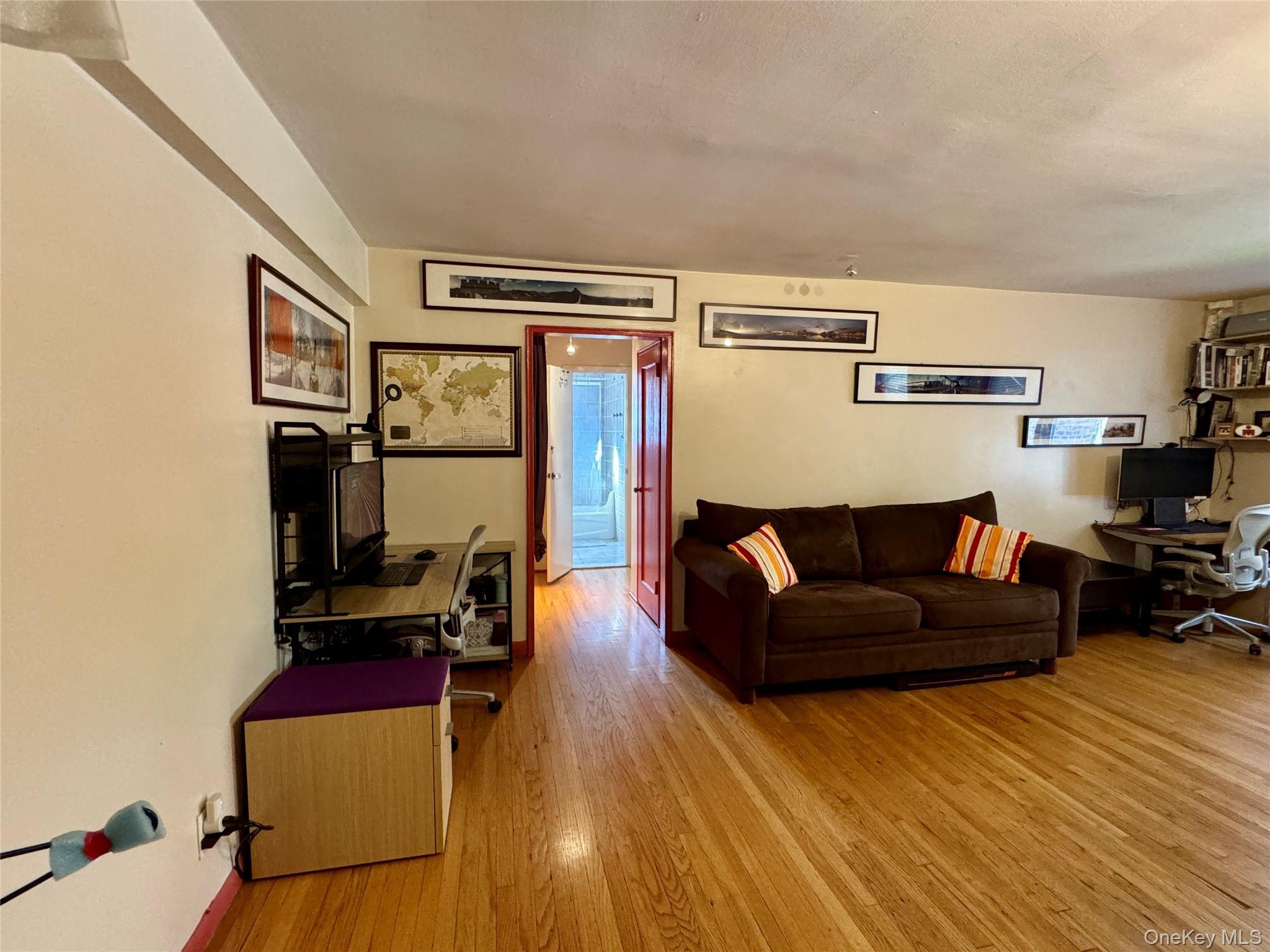 #2 photo, 65-45 Yellowstone Boulevard, クイーンズ区 Forest Hills , NY 11375