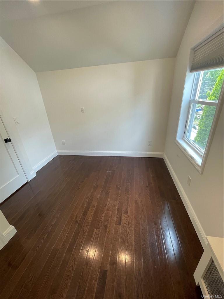 #11 photo, 33 Park Avenue, New Rochelle , NY 10805