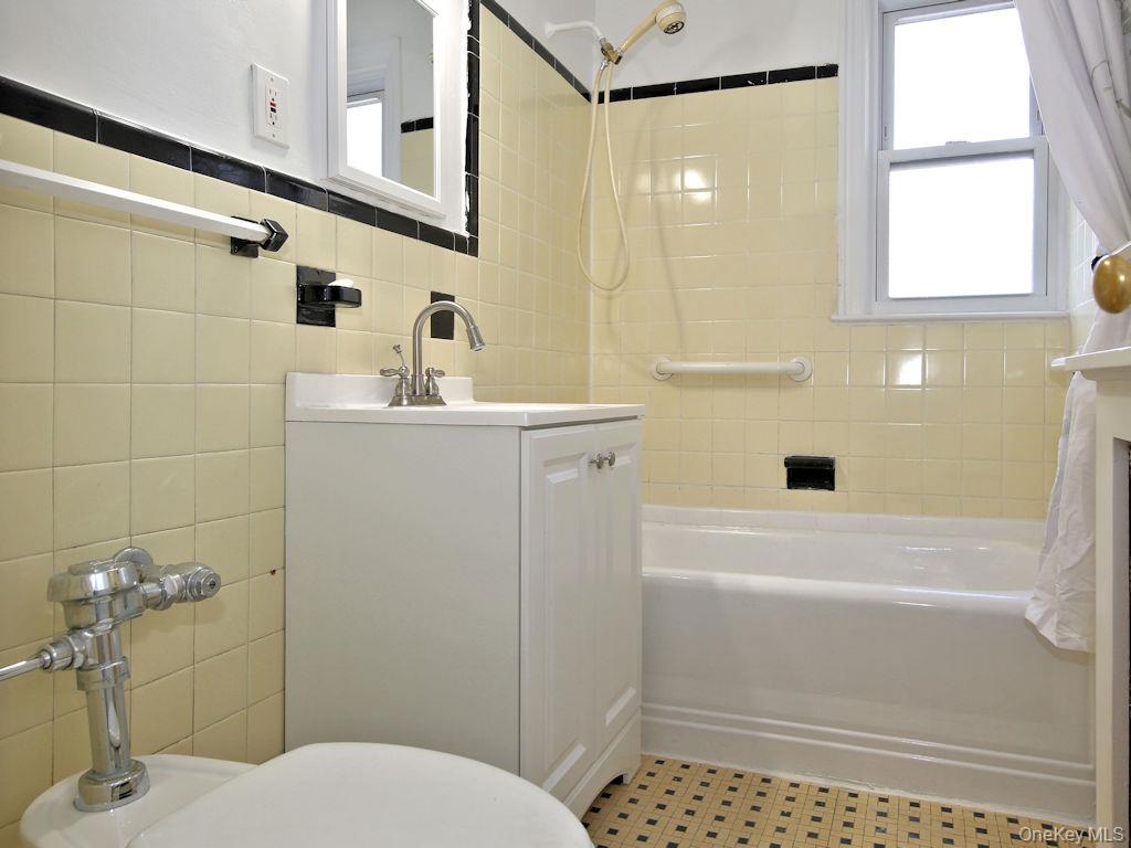 #7 photo, 5 Laurel Street, Rye , NY 10580