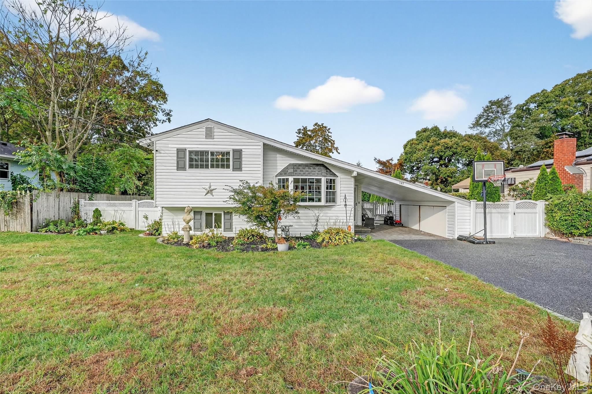 #1 photo, 149 Tudor Road, सफ़ोक काउंटी Centereach , NY 11720