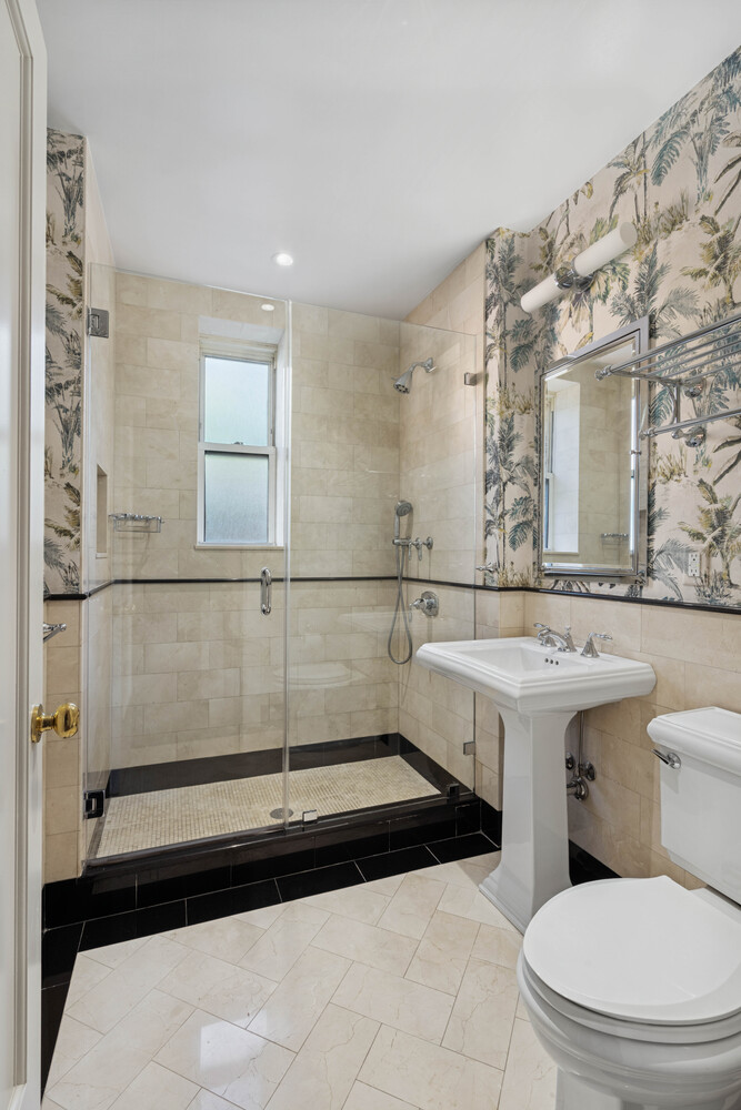 #7 photo, 25 5TH Avenue, Greenwich Village , NY 10003