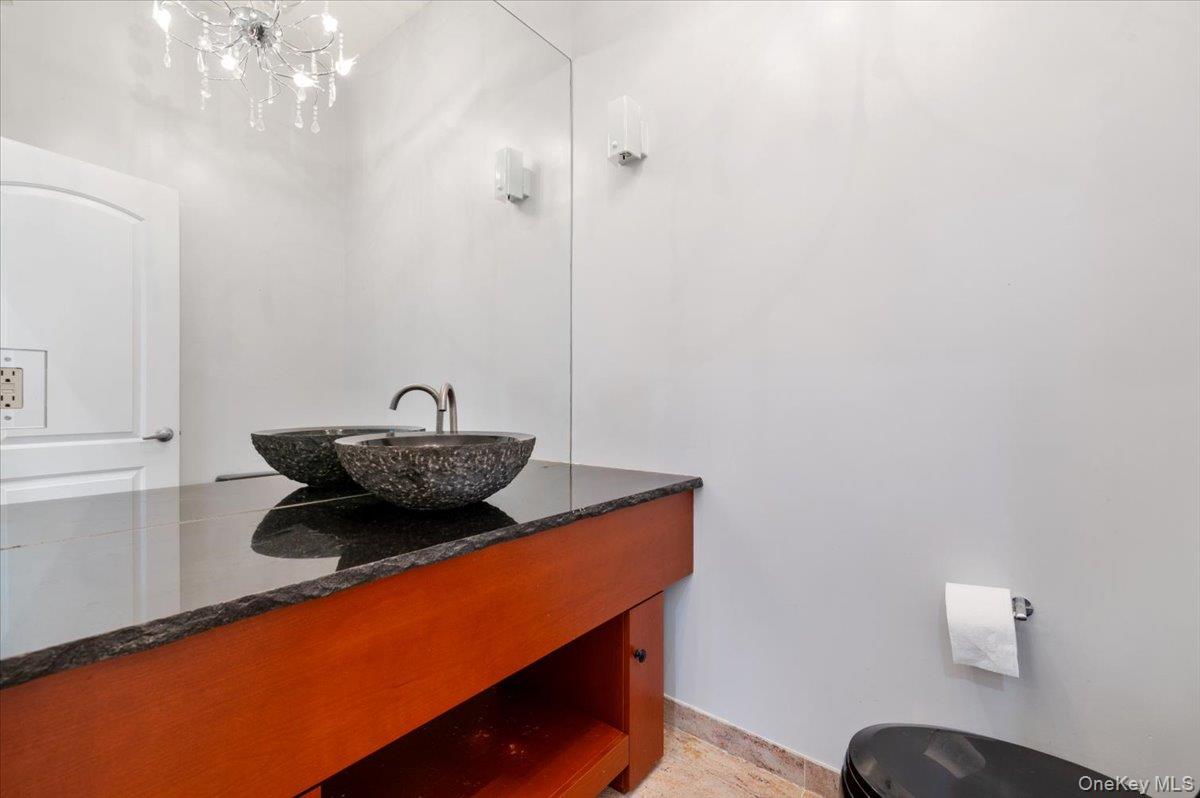 #11 photo, 25 Belmont Drive, Roslyn Heights , NY 11577