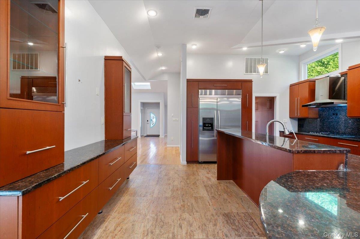 #17 photo, 25 Belmont Drive, Roslyn Heights , NY 11577