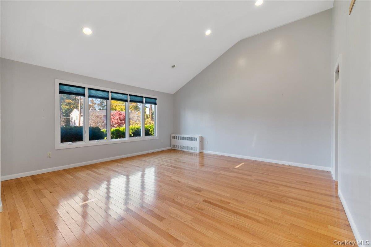 #5 photo, 25 Belmont Drive, Roslyn Heights , NY 11577