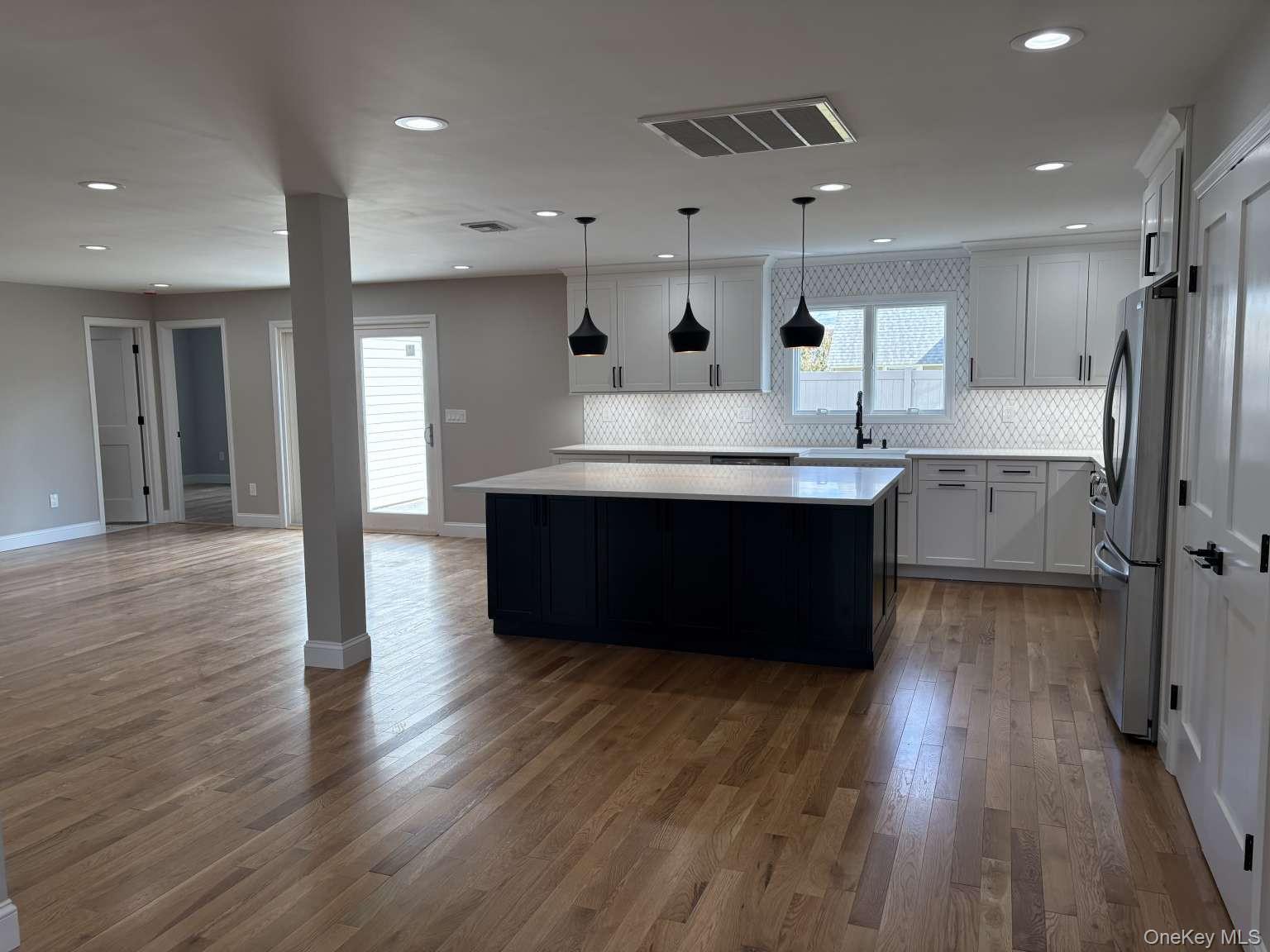 #12 photo, 25 Furrow Lane, ナッソー郡 Levittown , NY 11756