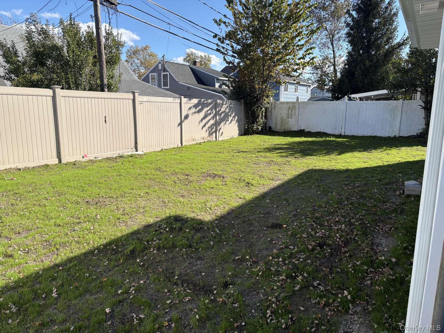 #4 photo, 25 Furrow Lane, ナッソー郡 Levittown , NY 11756