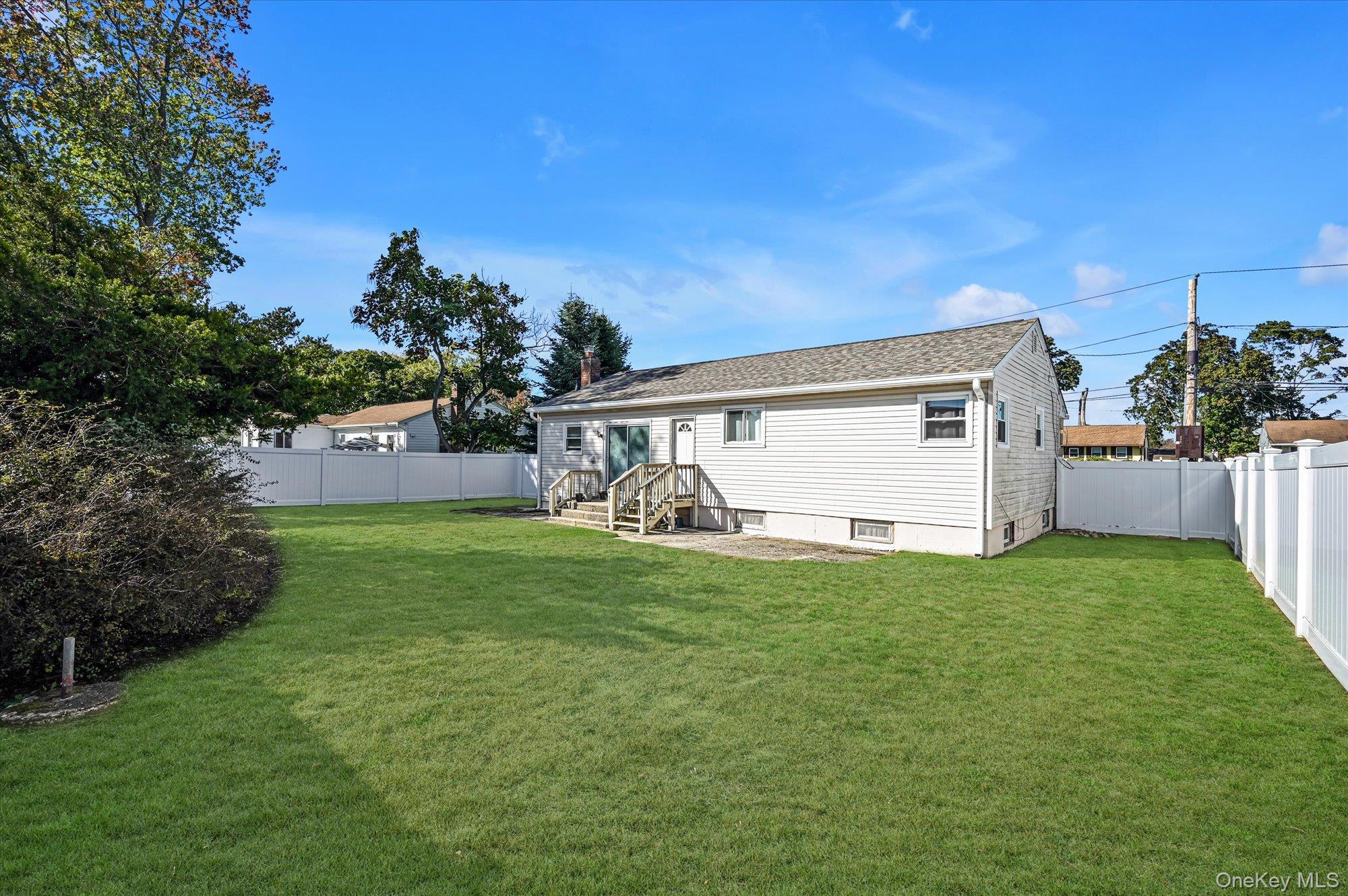 #16 photo, 16 E Chestnut Street, サフォーク郡 Central Islip , NY 11722