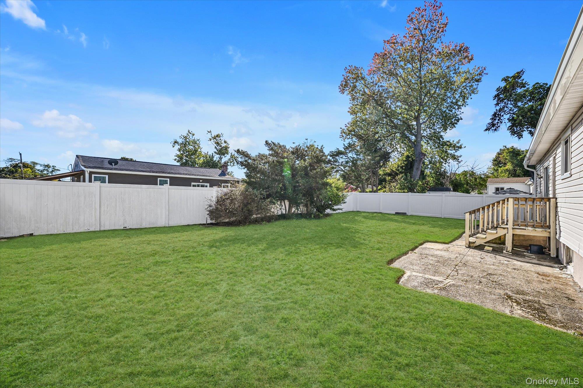 #17 photo, 16 E Chestnut Street, サフォーク郡 Central Islip , NY 11722