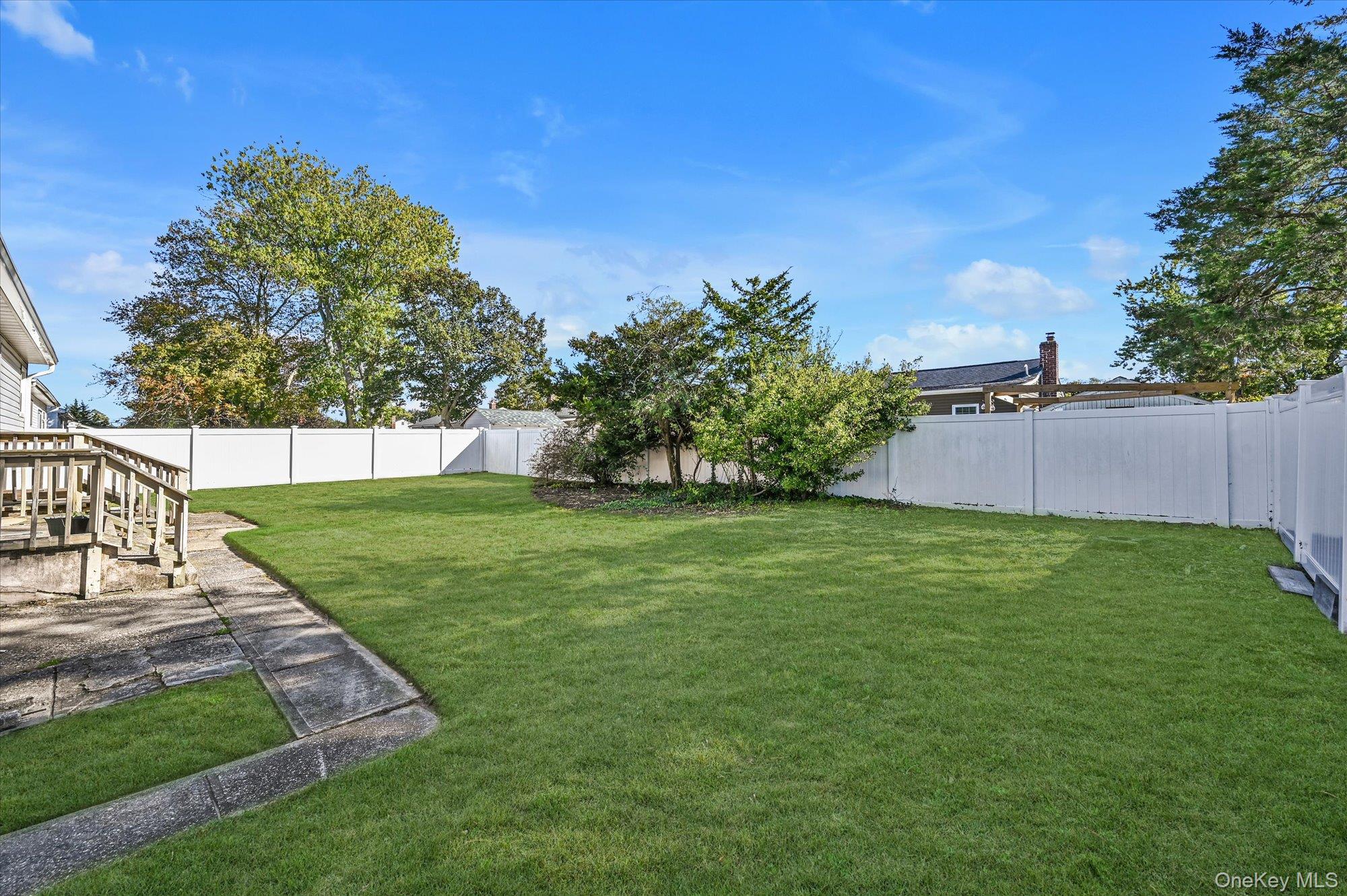 #18 photo, 16 E Chestnut Street, サフォーク郡 Central Islip , NY 11722