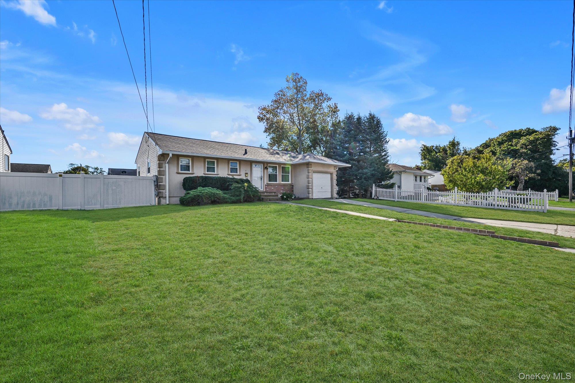 #19 photo, 16 E Chestnut Street, サフォーク郡 Central Islip , NY 11722