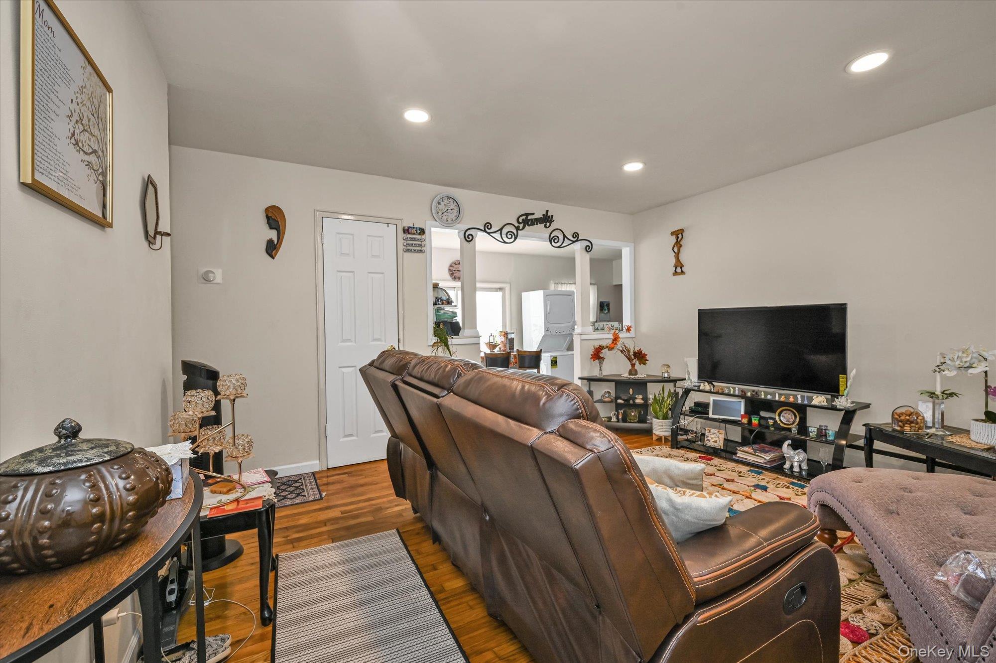 #3 photo, 16 E Chestnut Street, サフォーク郡 Central Islip , NY 11722