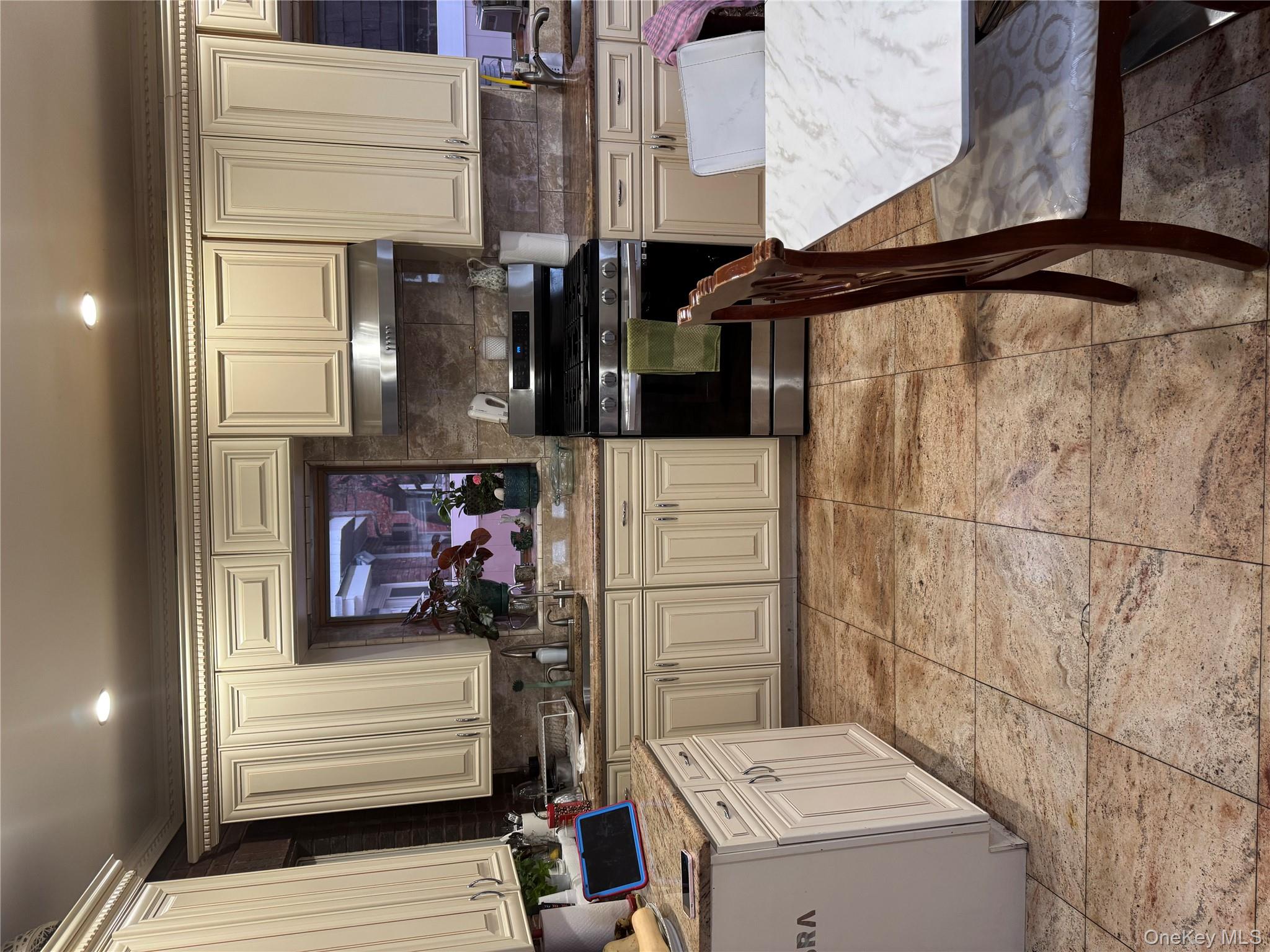 #4 photo, 14163 73rd Terrace, クイーンズ区 Kew Gardens , NY 11367