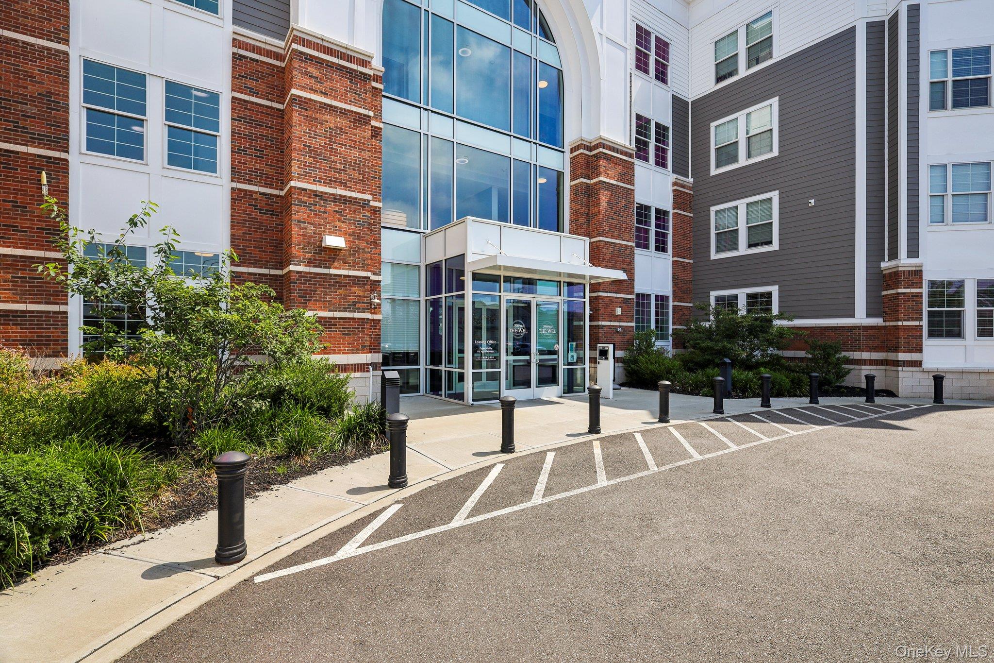 #2 photo, 75 E Hoffman Avenue, サフォーク郡 Lindenhurst , NY 11757