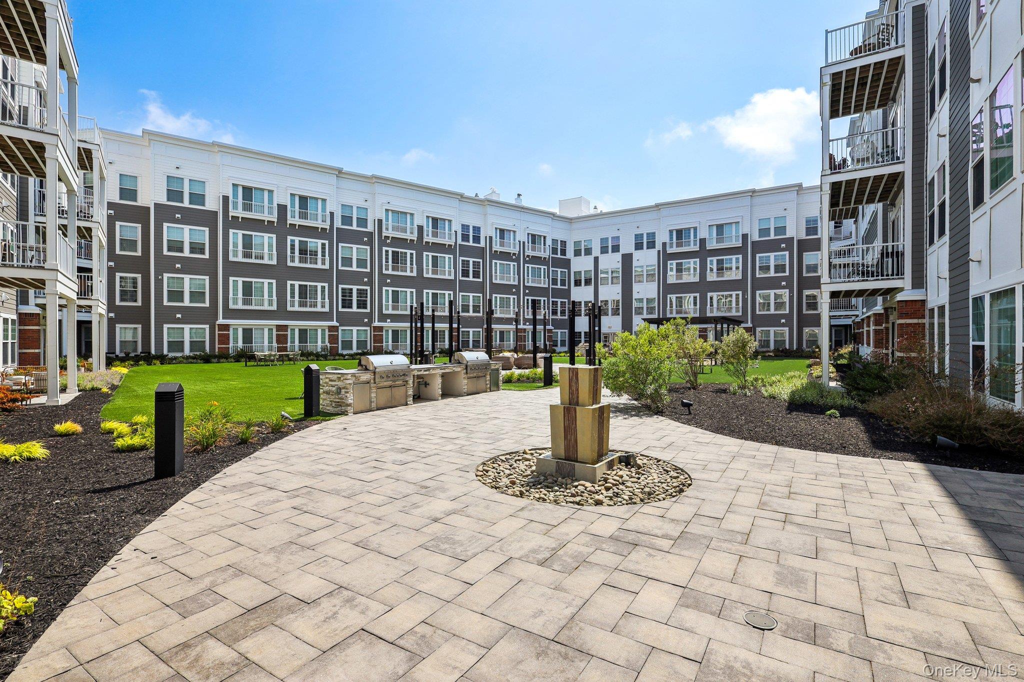 #3 photo, 75 E Hoffman Avenue, サフォーク郡 Lindenhurst , NY 11757