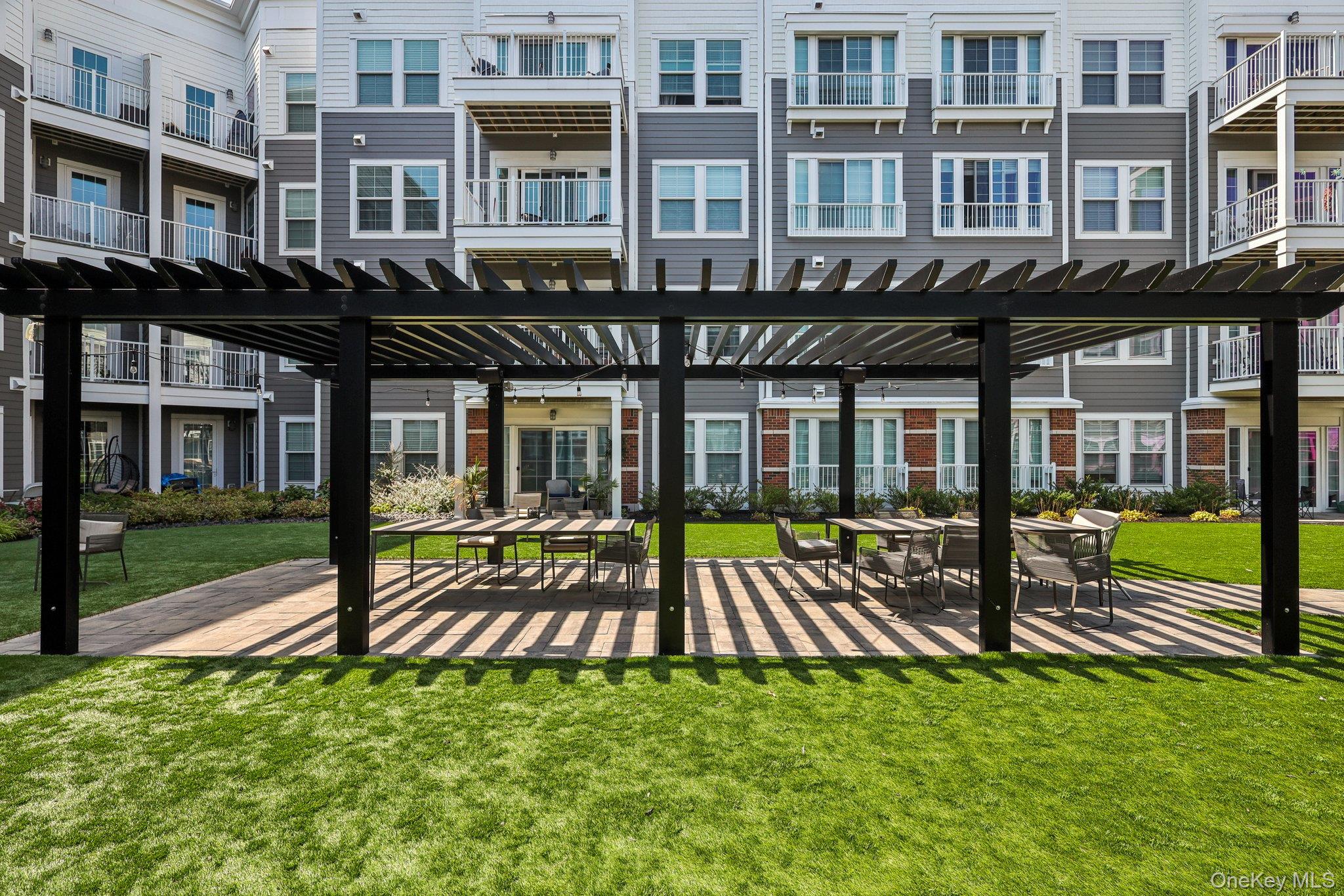 #5 photo, 75 E Hoffman Avenue, サフォーク郡 Lindenhurst , NY 11757