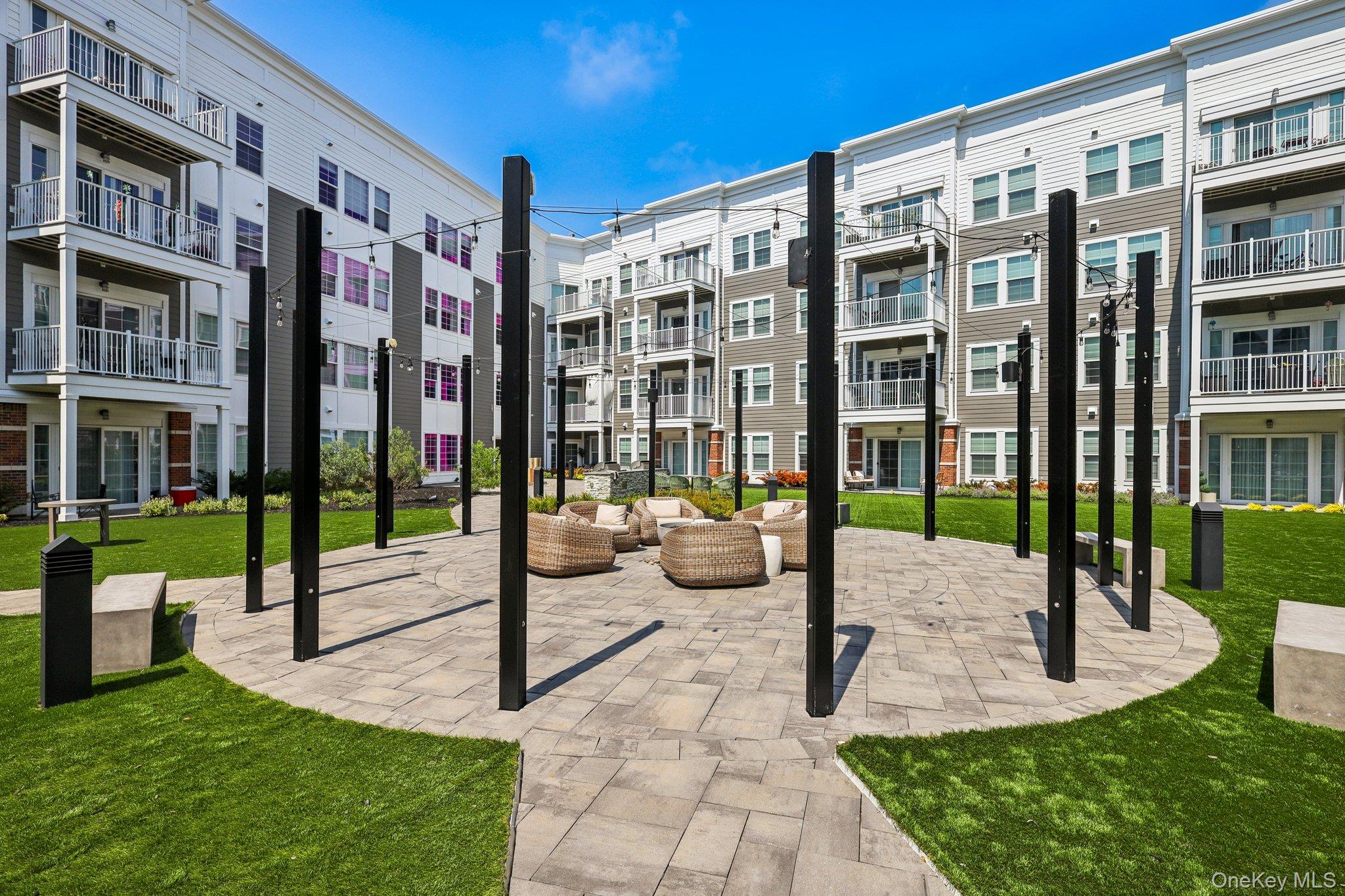 #6 photo, 75 E Hoffman Avenue, サフォーク郡 Lindenhurst , NY 11757