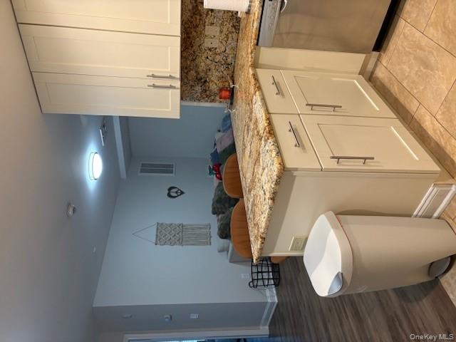 #4 photo, 14 Ludlam Avenue, Bayville , NY 11709