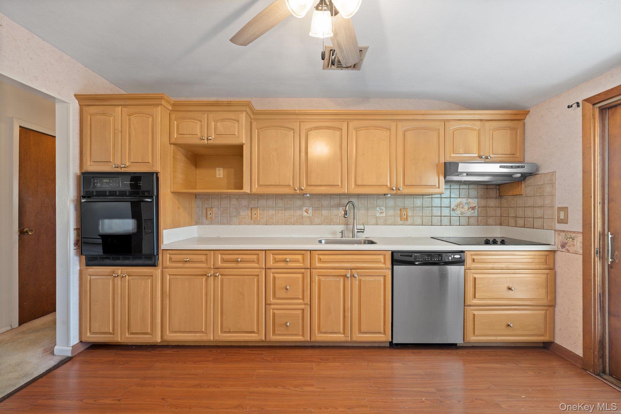 #10 photo, 444 S 6th Street, サフォーク郡 Lindenhurst , NY 11757