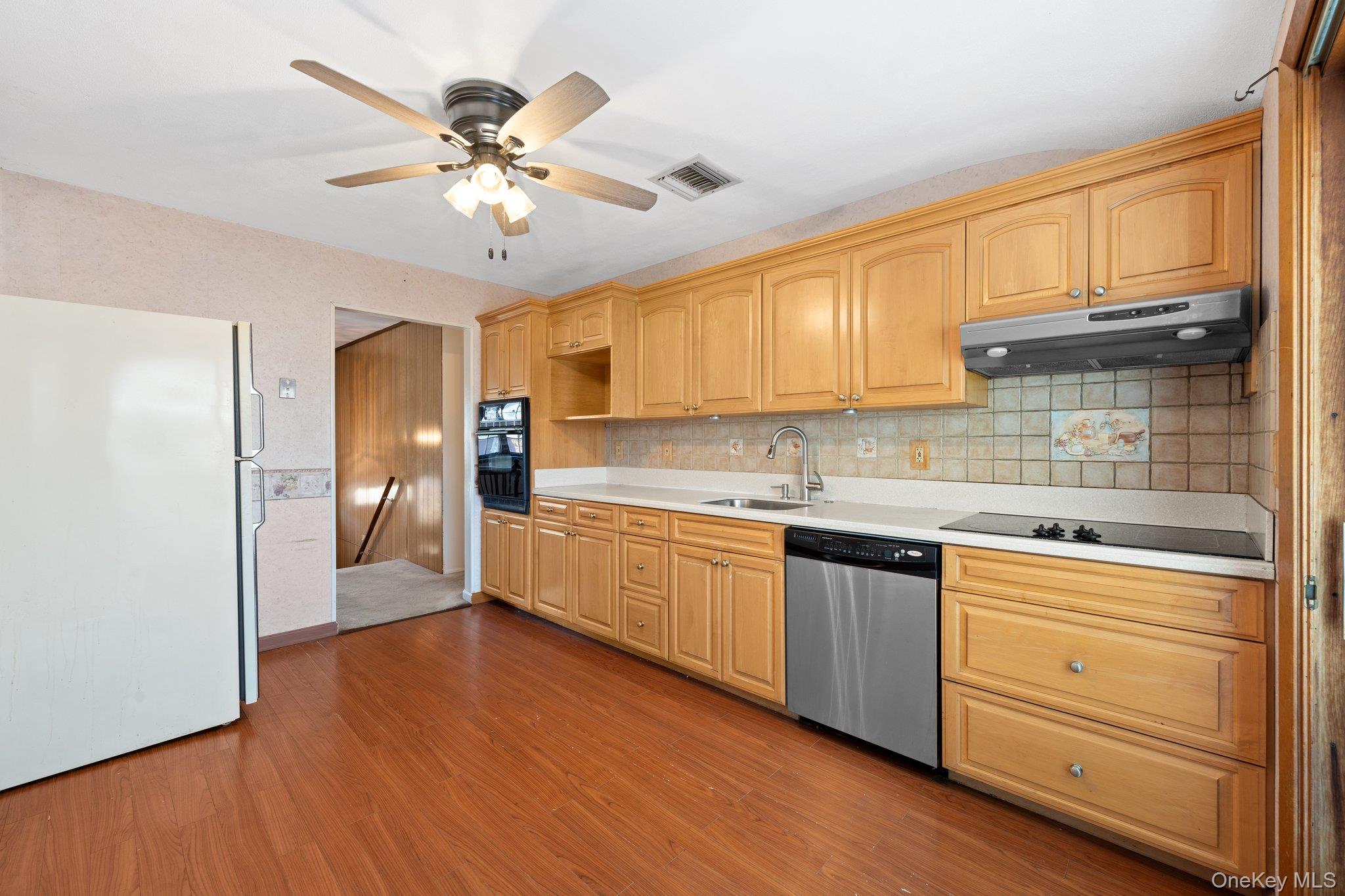 #11 photo, 444 S 6th Street, サフォーク郡 Lindenhurst , NY 11757