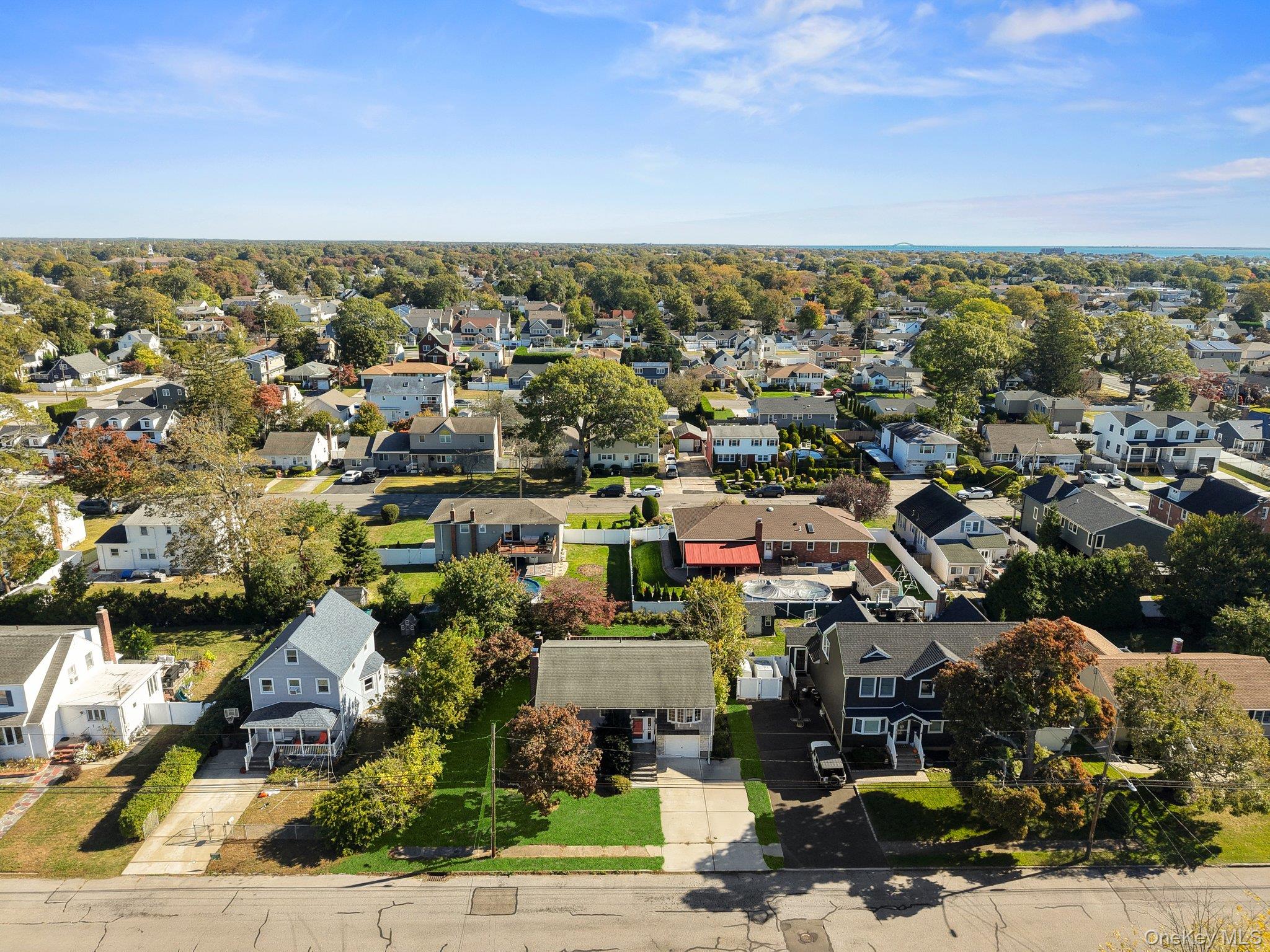 #4 photo, 444 S 6th Street, サフォーク郡 Lindenhurst , NY 11757