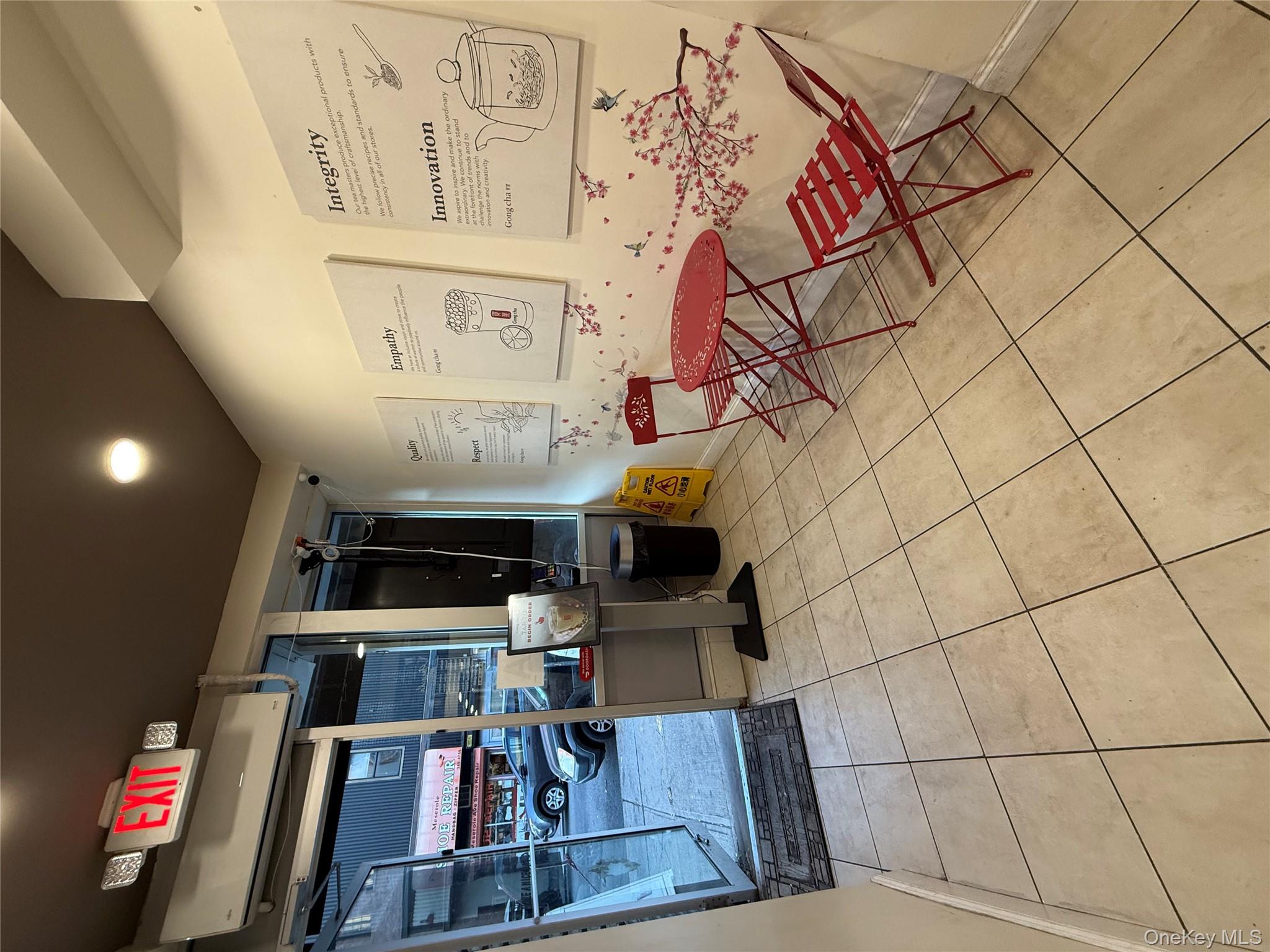 #3 photo, 108 Meserole Ave, ブルックリン区 Brooklyn , NY 11222