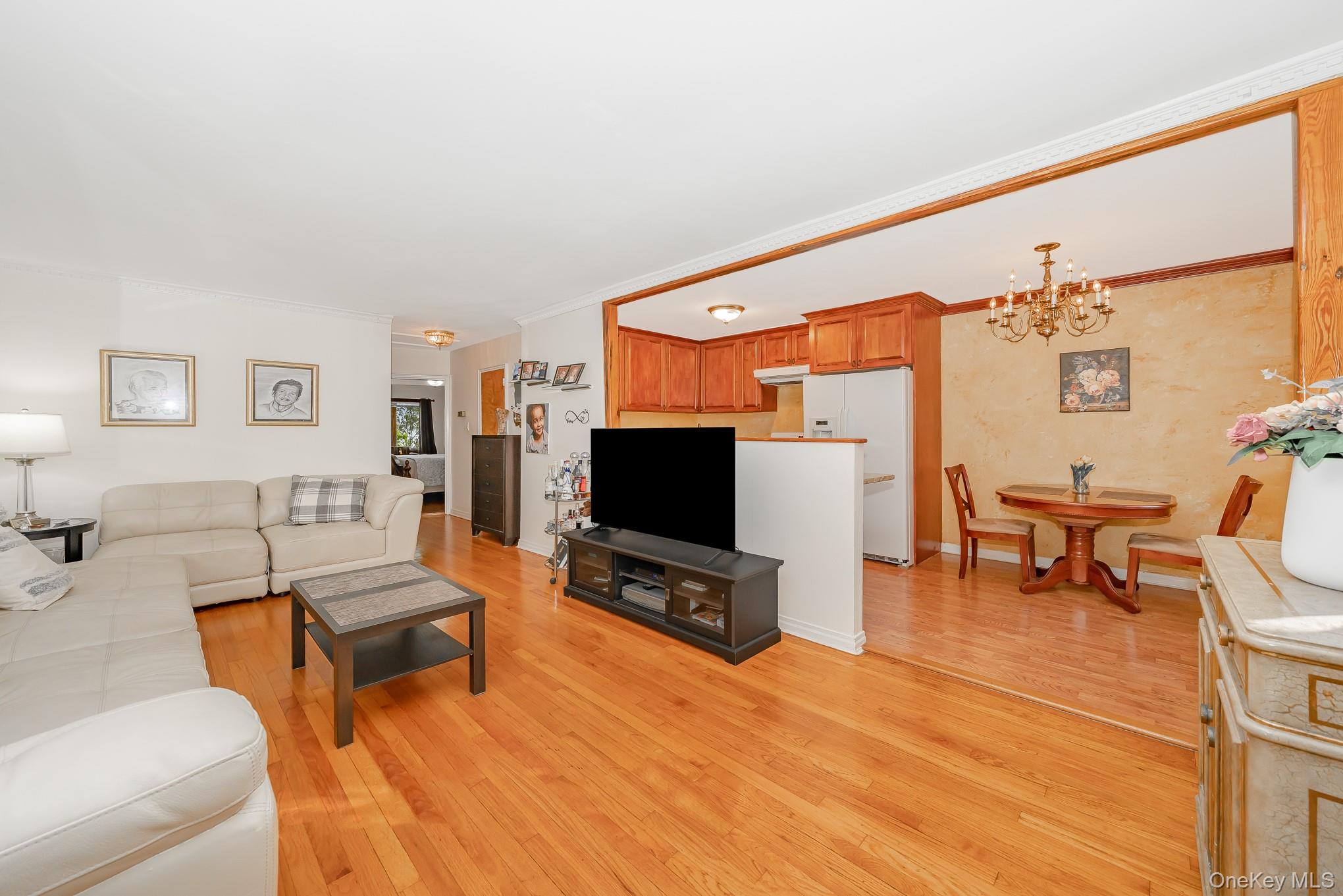 #4 photo, 86-09 77th Avenue, クイーンズ区 Glendale , NY 11385