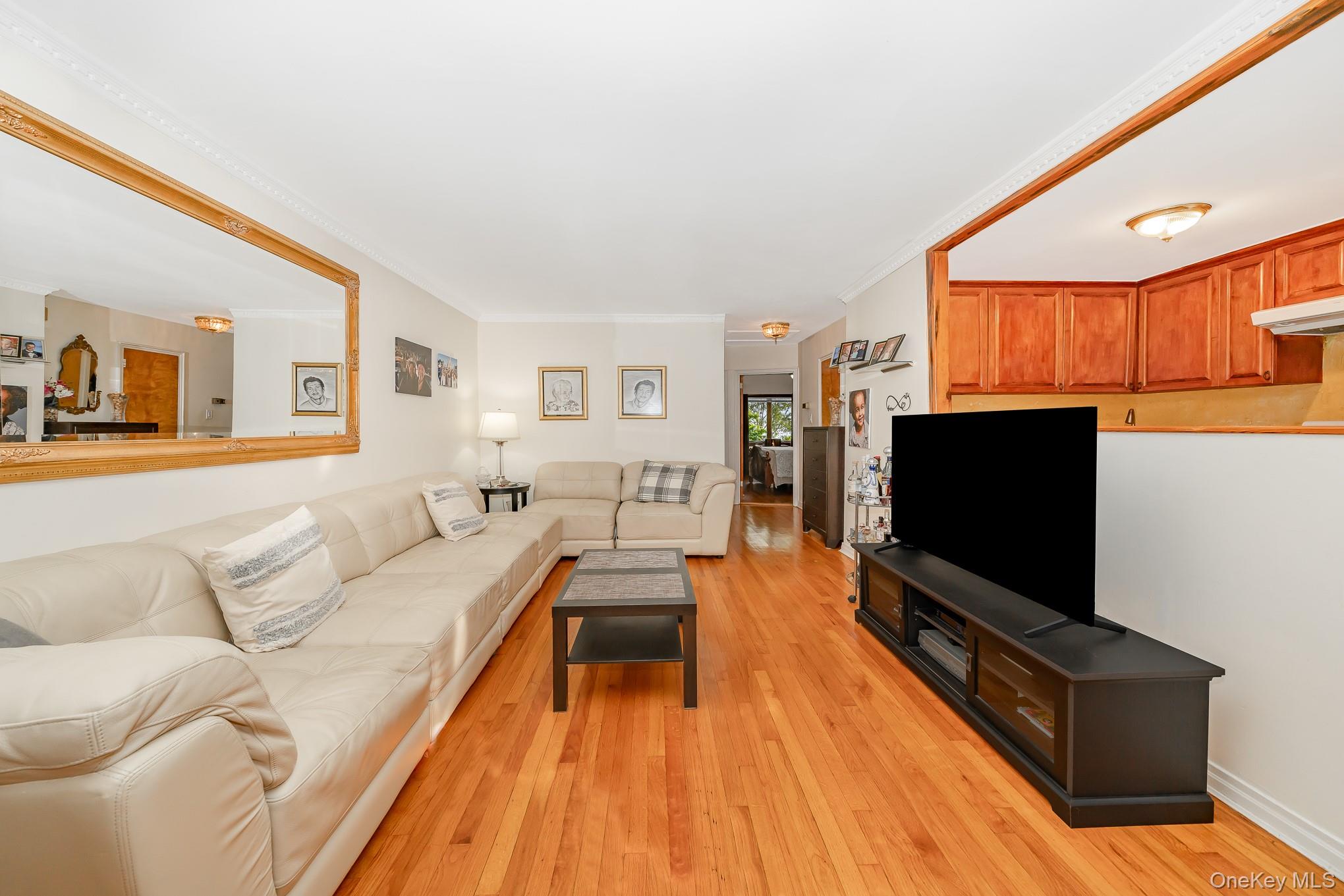 #5 photo, 86-09 77th Avenue, クイーンズ区 Glendale , NY 11385