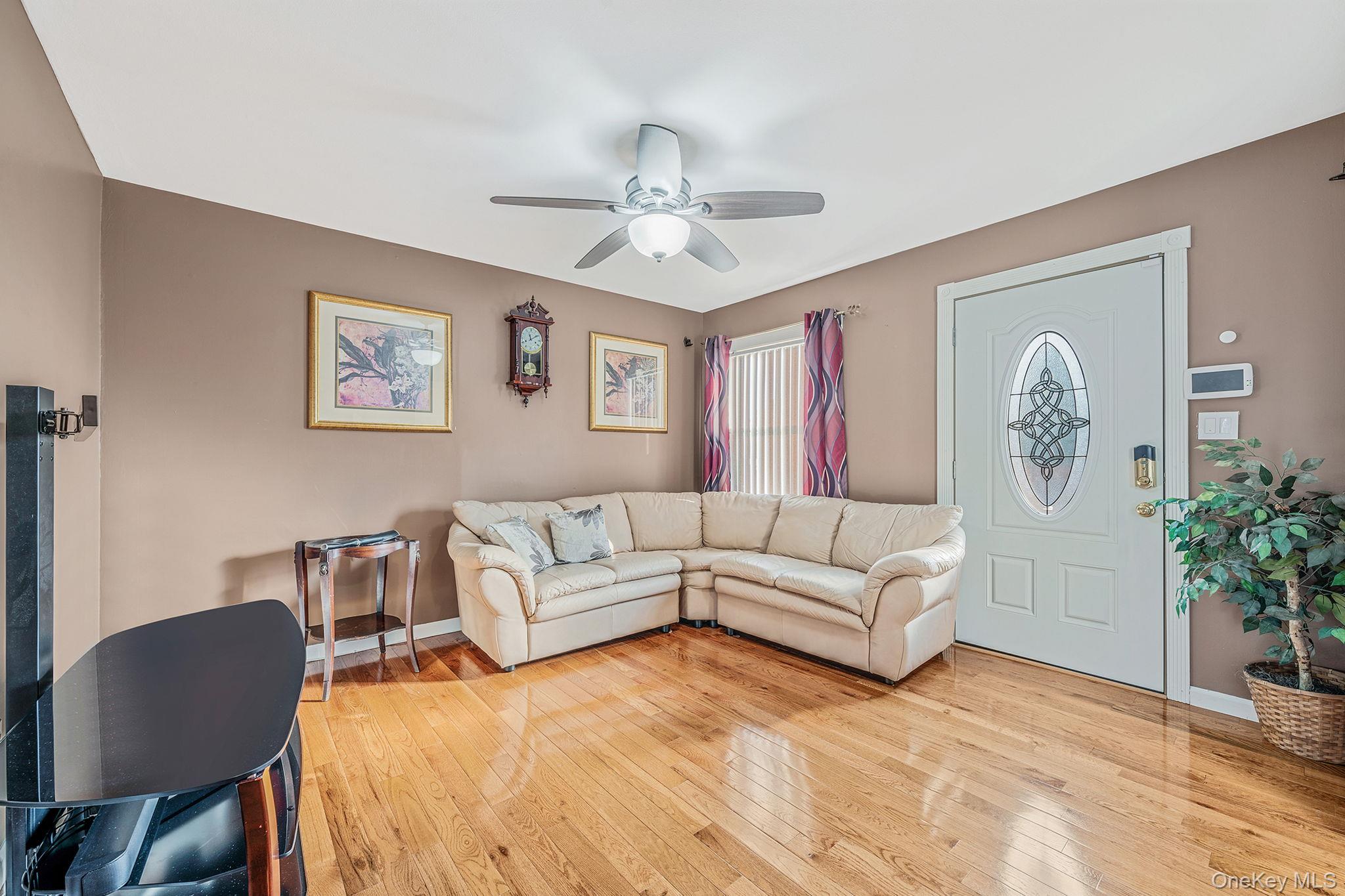 #18 photo, 1655 Stein Drive, Bay Shore , NY 11706