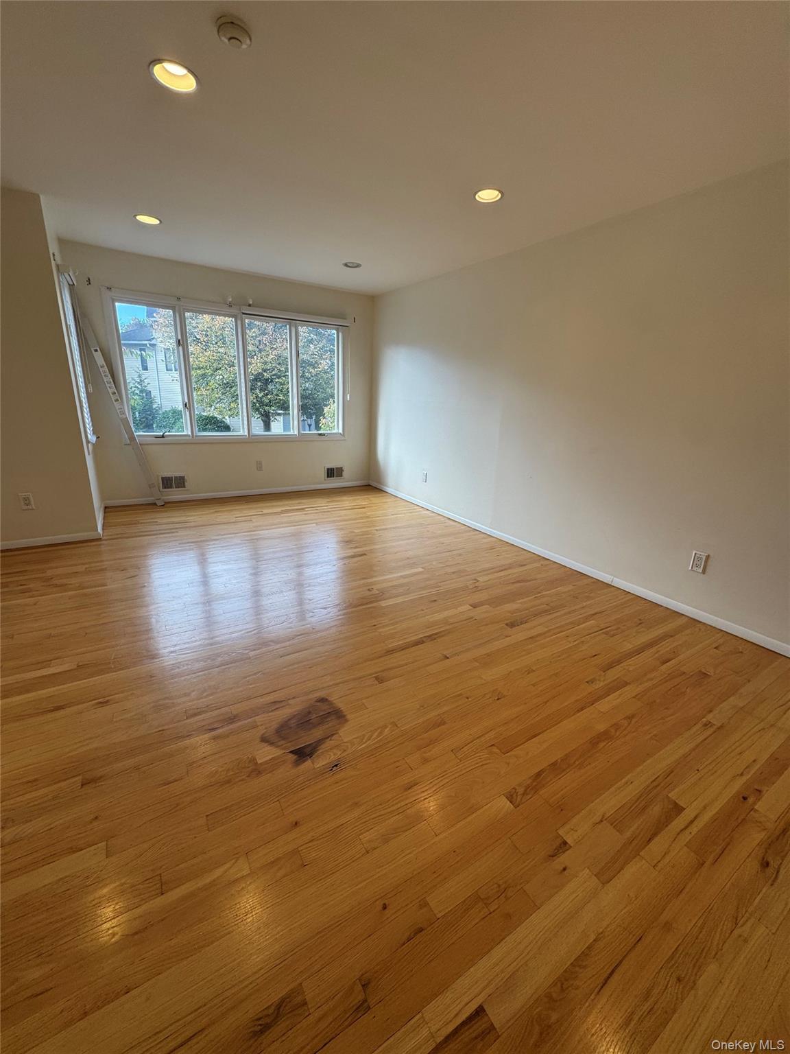 #10 photo, 39 Village Green, Bardonia , NY 10954