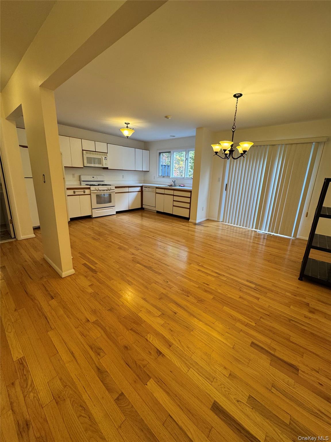 #2 photo, 39 Village Green, Bardonia , NY 10954