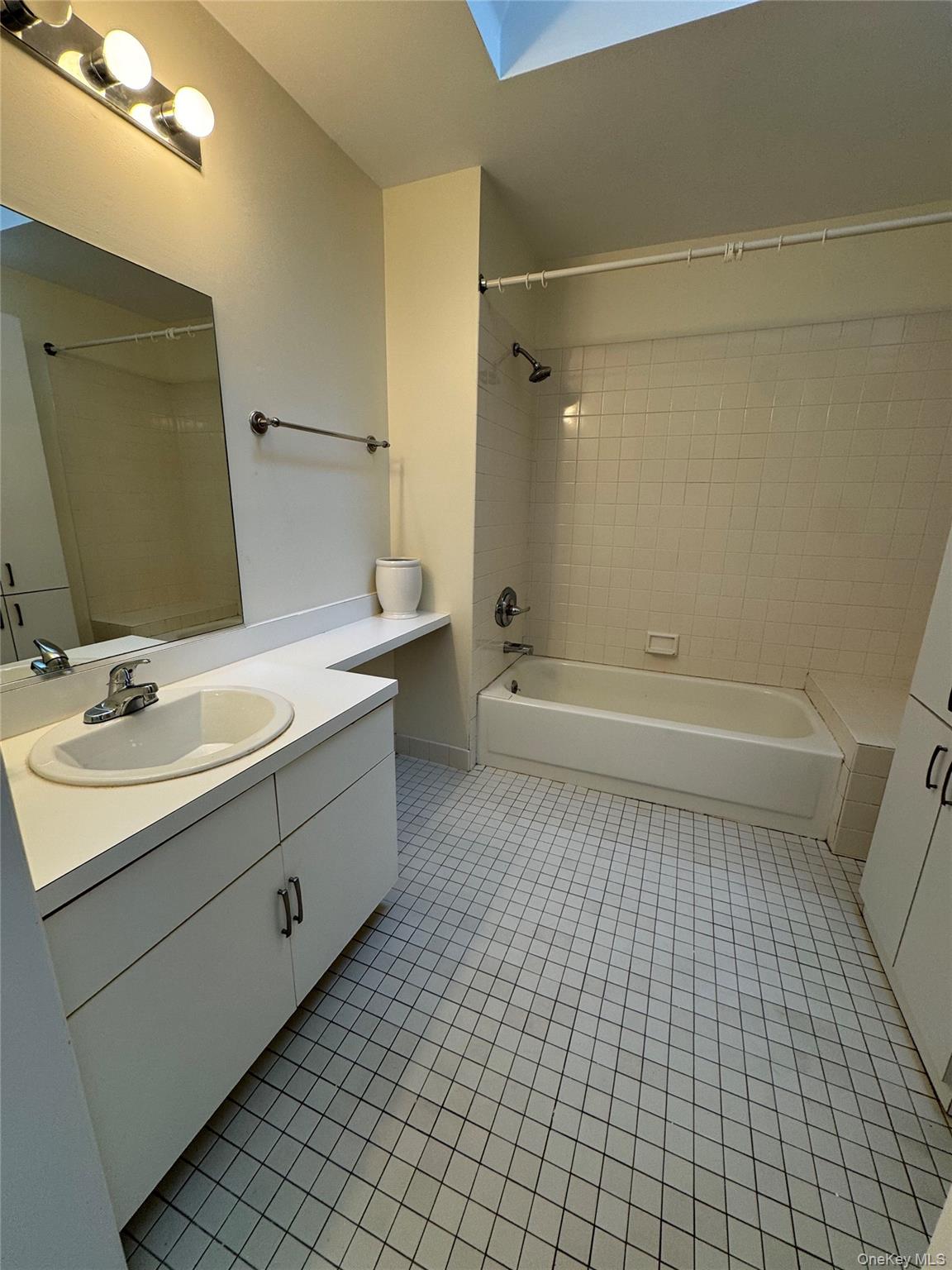 #8 photo, 39 Village Green, Bardonia , NY 10954