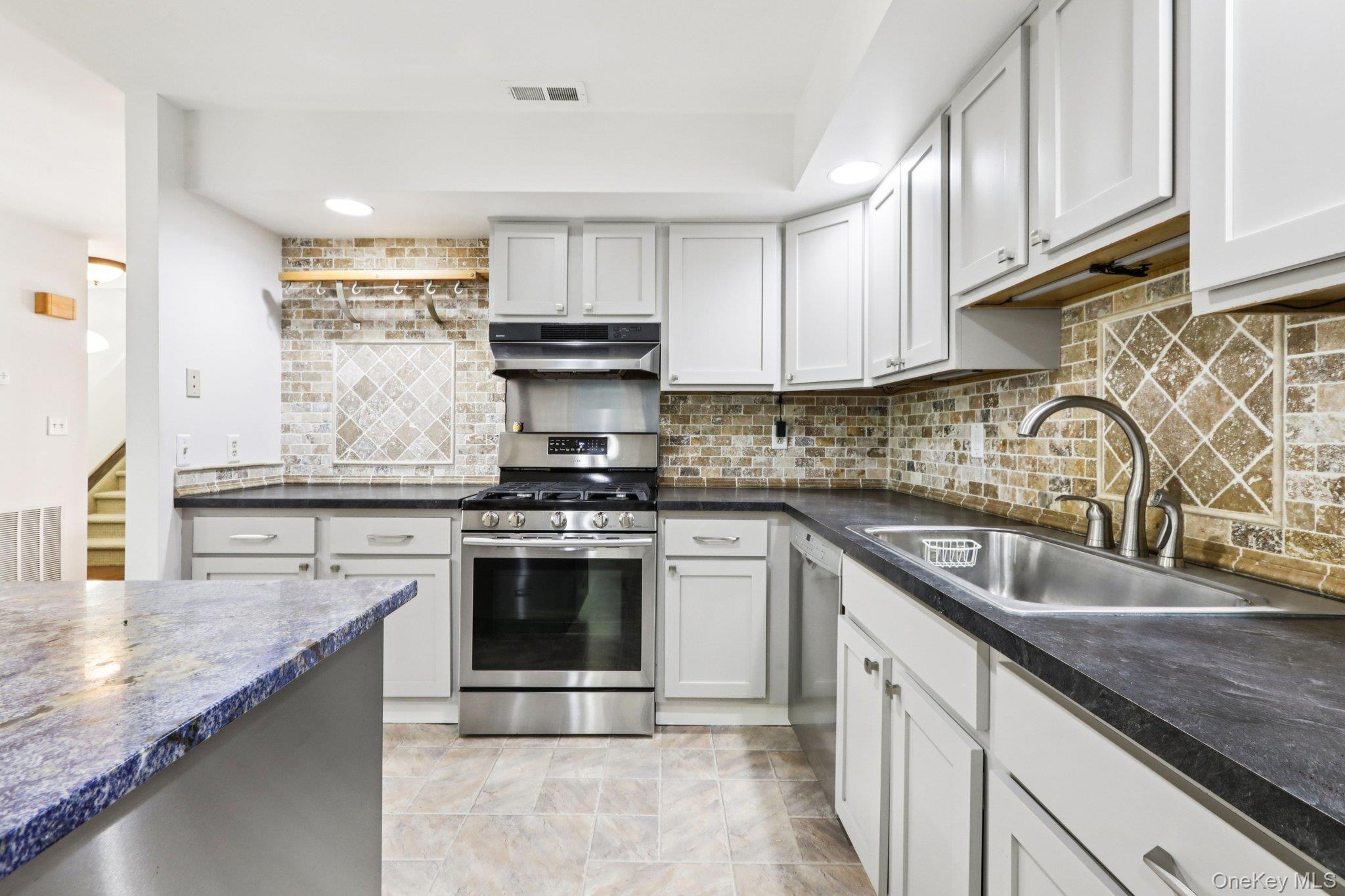 #11 photo, 41 Village Gate Way, Nyack , NY 10960