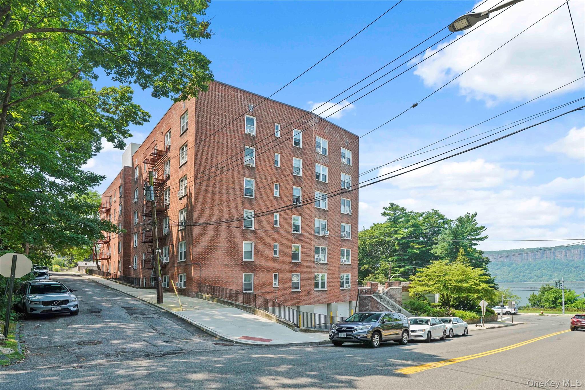 #20 photo, 1 Hawley Terrace, Yonkers , NY 10701