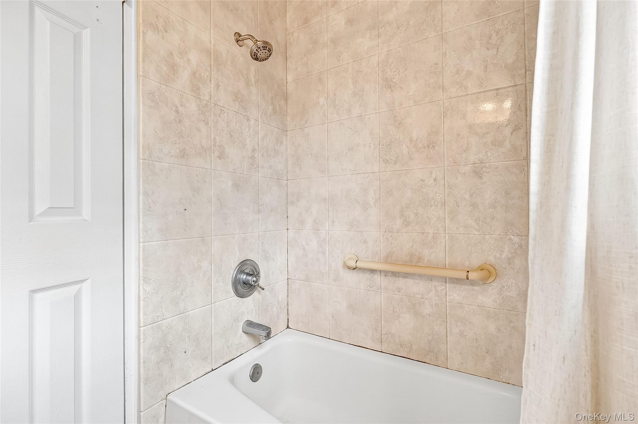 #15 photo, 4 Danbury Court, Suffern , NY 10901