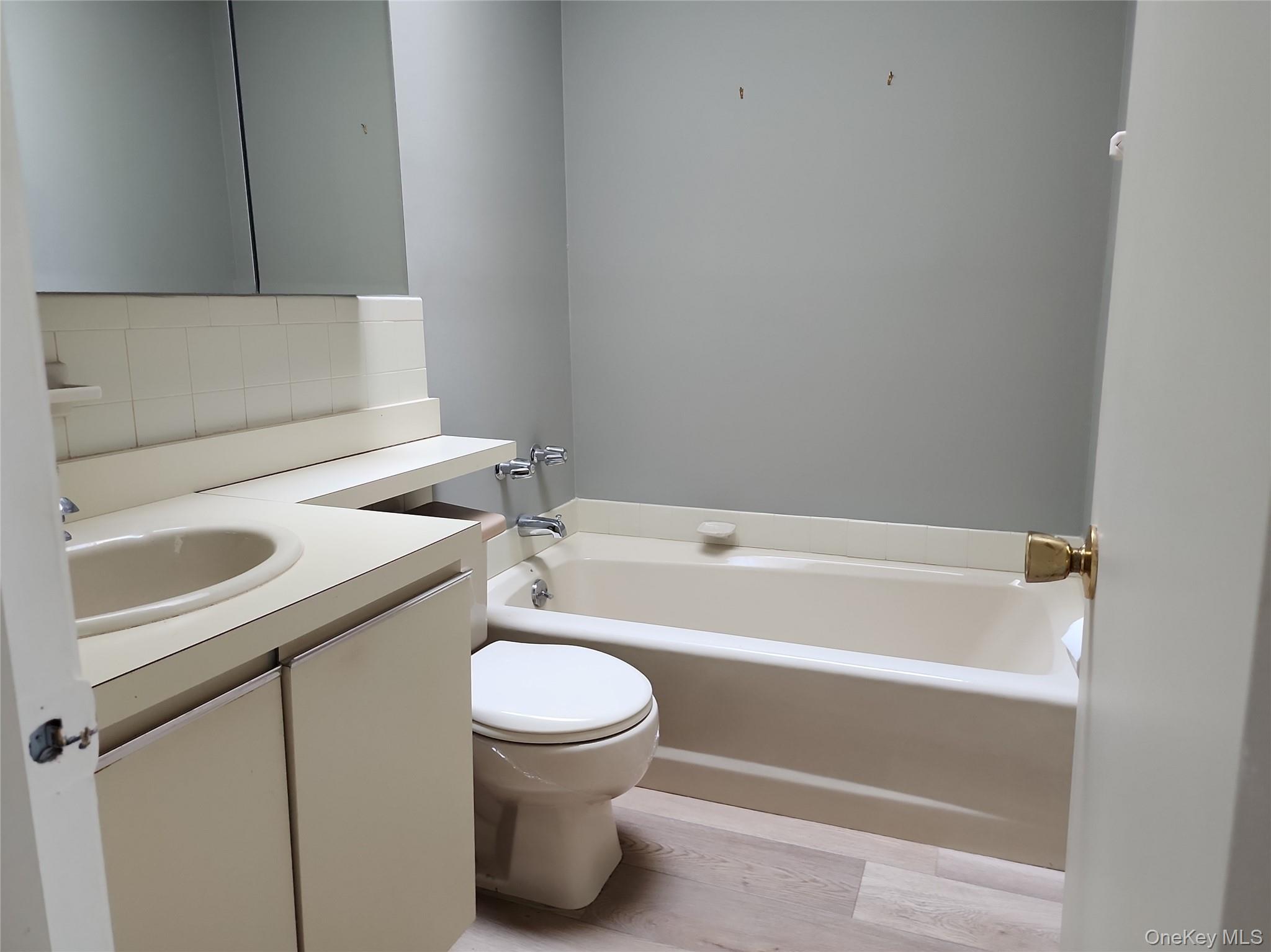 #10 photo, 80 Northgate Circle, サフォーク郡 Melville , NY 11747