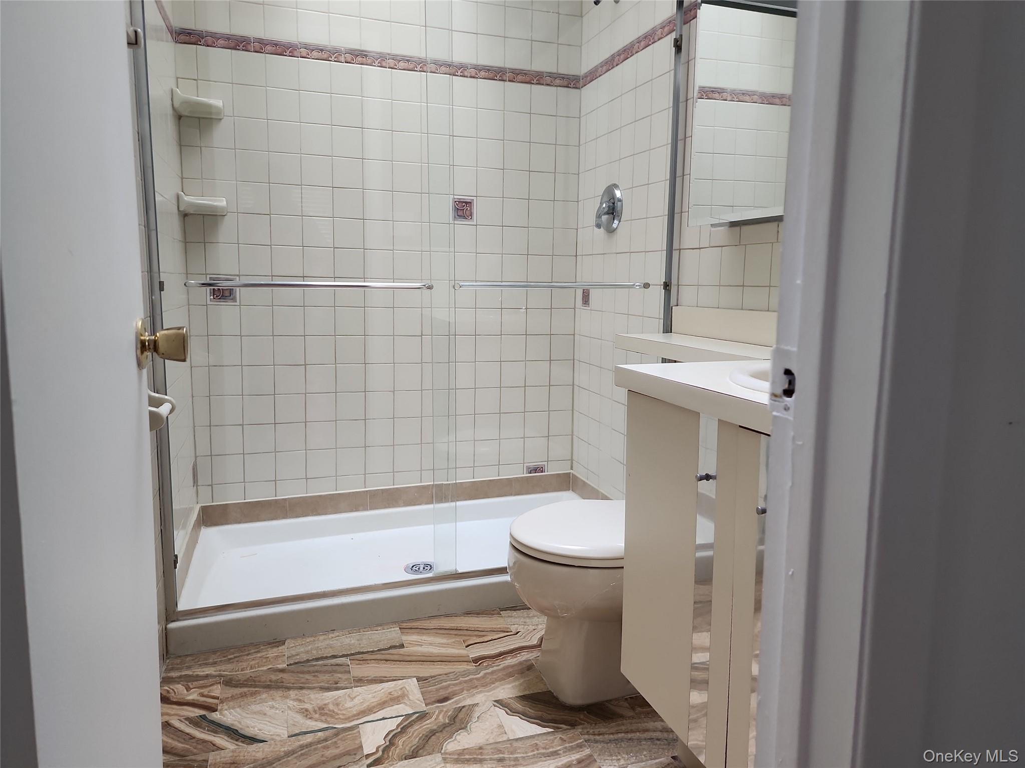 #16 photo, 80 Northgate Circle, サフォーク郡 Melville , NY 11747