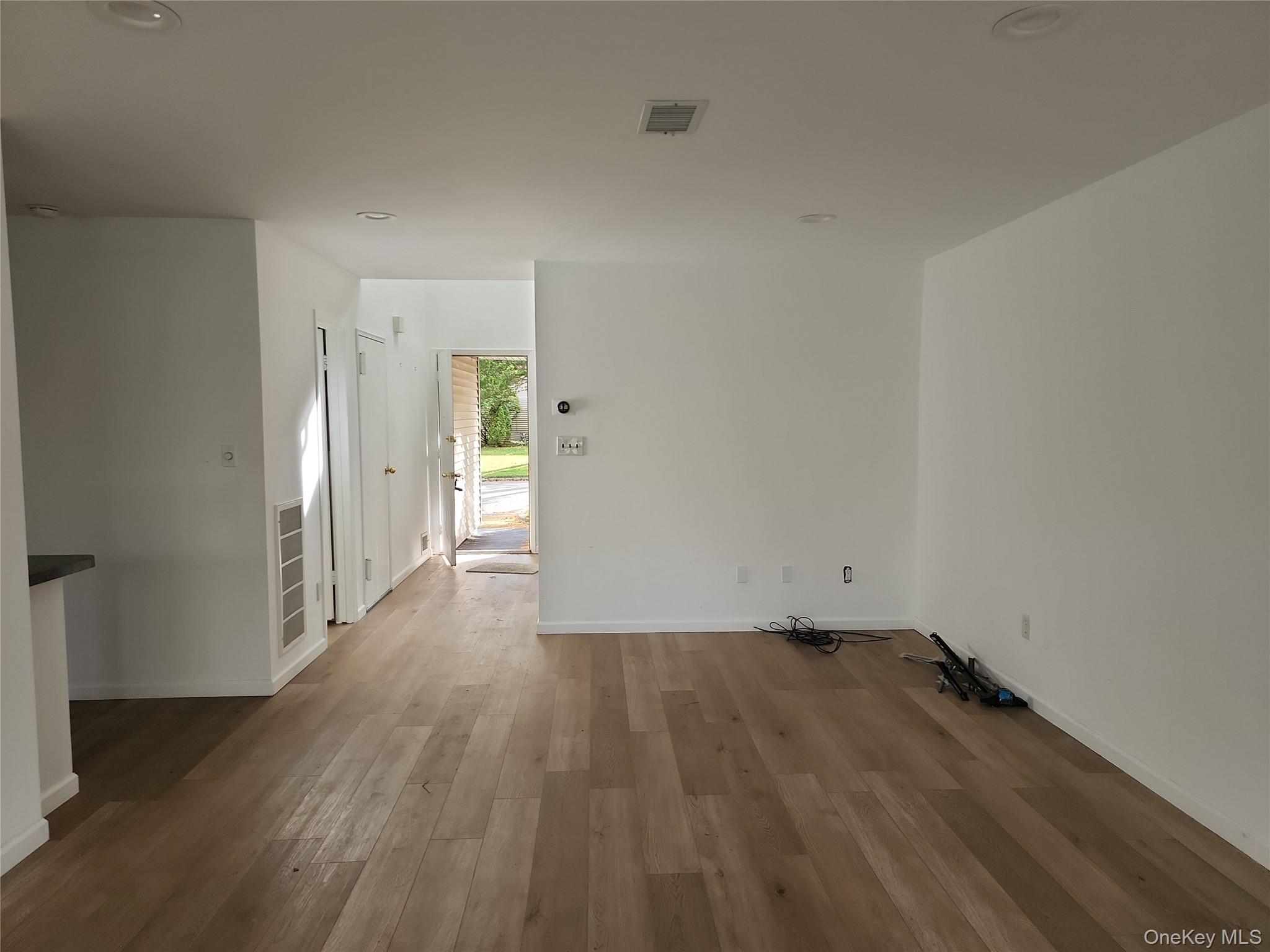 #3 photo, 80 Northgate Circle, サフォーク郡 Melville , NY 11747