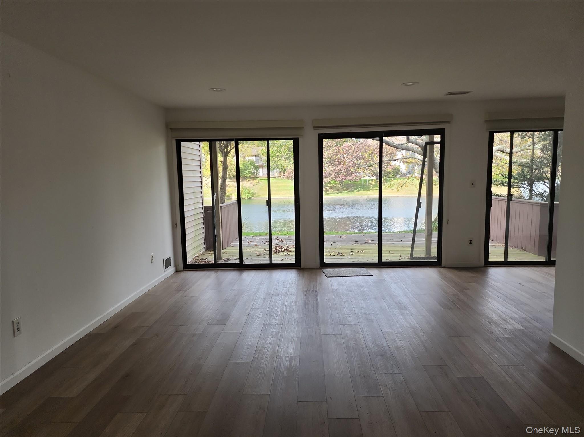 #4 photo, 80 Northgate Circle, サフォーク郡 Melville , NY 11747