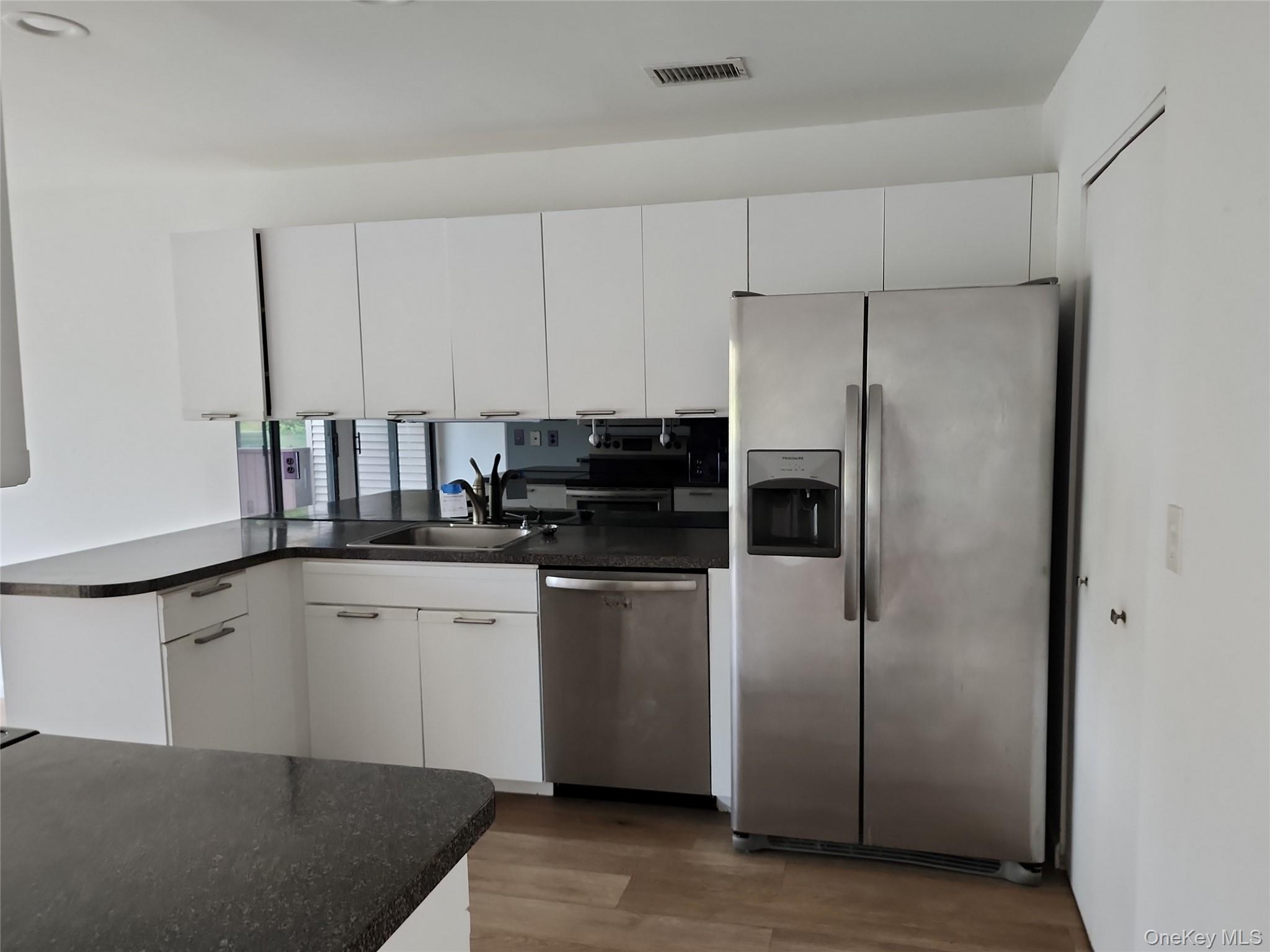 #7 photo, 80 Northgate Circle, サフォーク郡 Melville , NY 11747