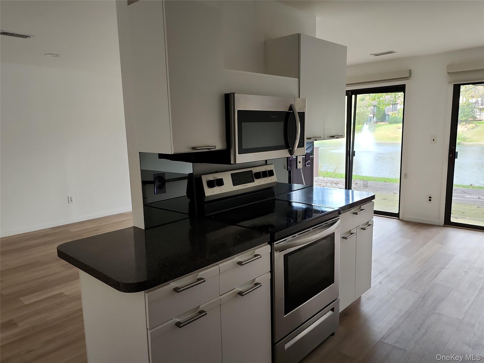 #8 photo, 80 Northgate Circle, サフォーク郡 Melville , NY 11747