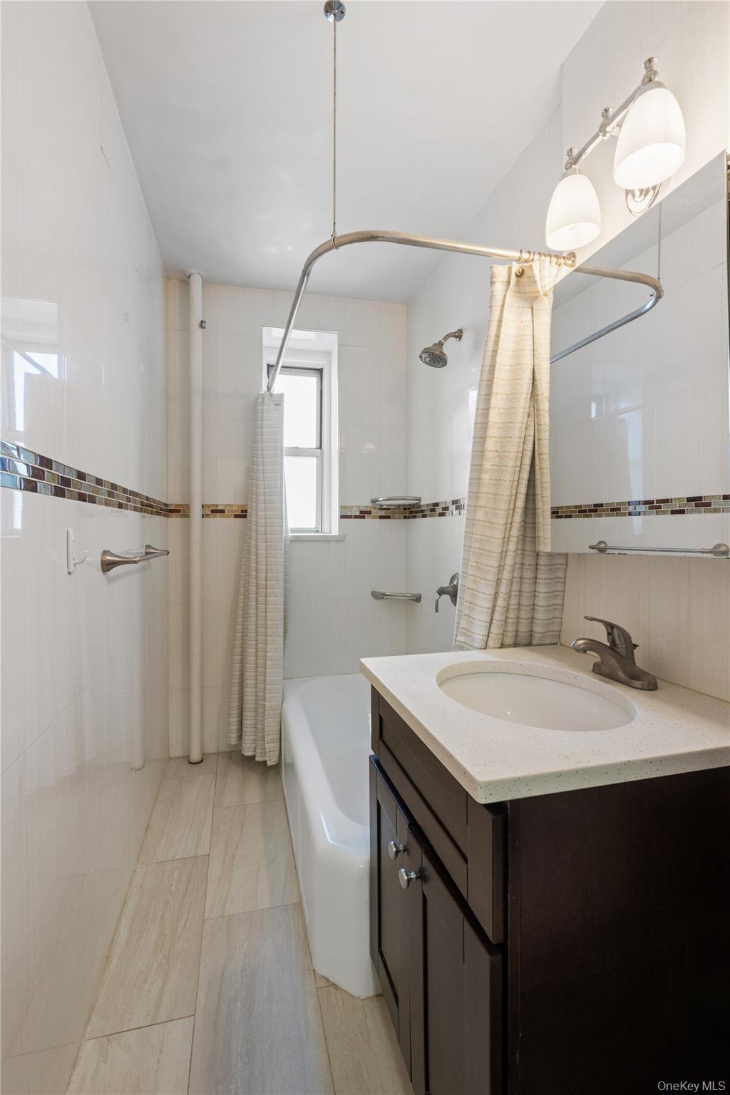 #11 photo, 67-12 Yellowstone Boulevard, クイーンズ区 Forest Hills , NY 11375