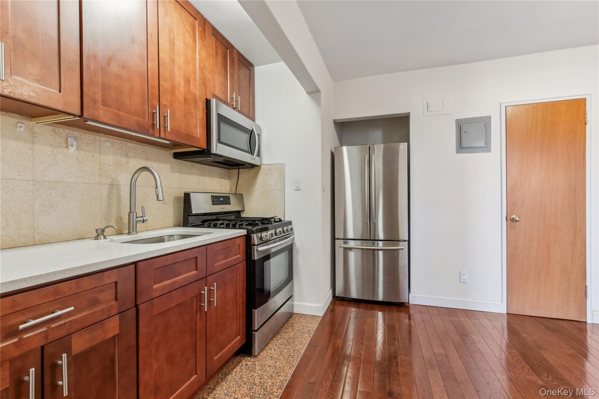 #9 photo, 67-12 Yellowstone Boulevard, クイーンズ区 Forest Hills , NY 11375