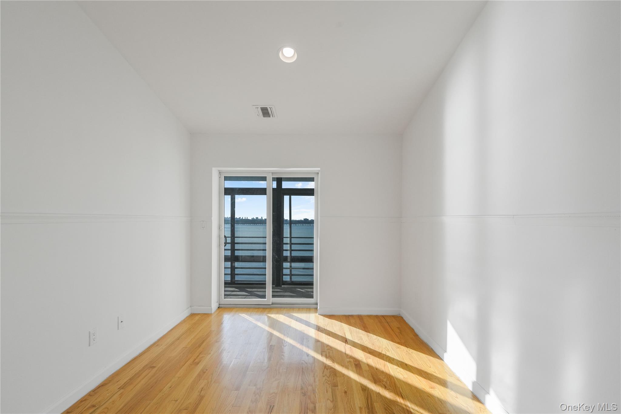 #19 photo, 114-03 Dalian Court, クイーンズ区 College Point , NY 11356