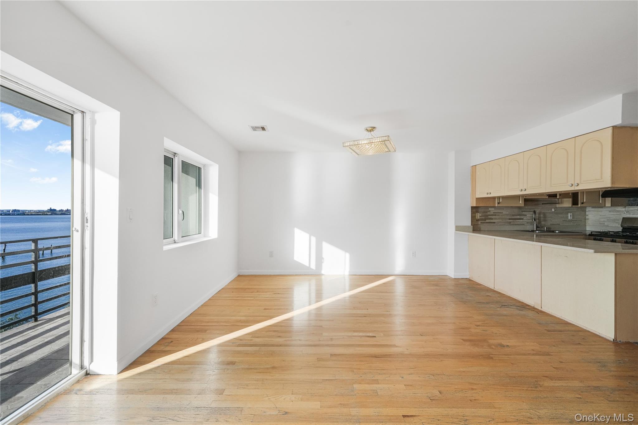 #5 photo, 114-03 Dalian Court, クイーンズ区 College Point , NY 11356