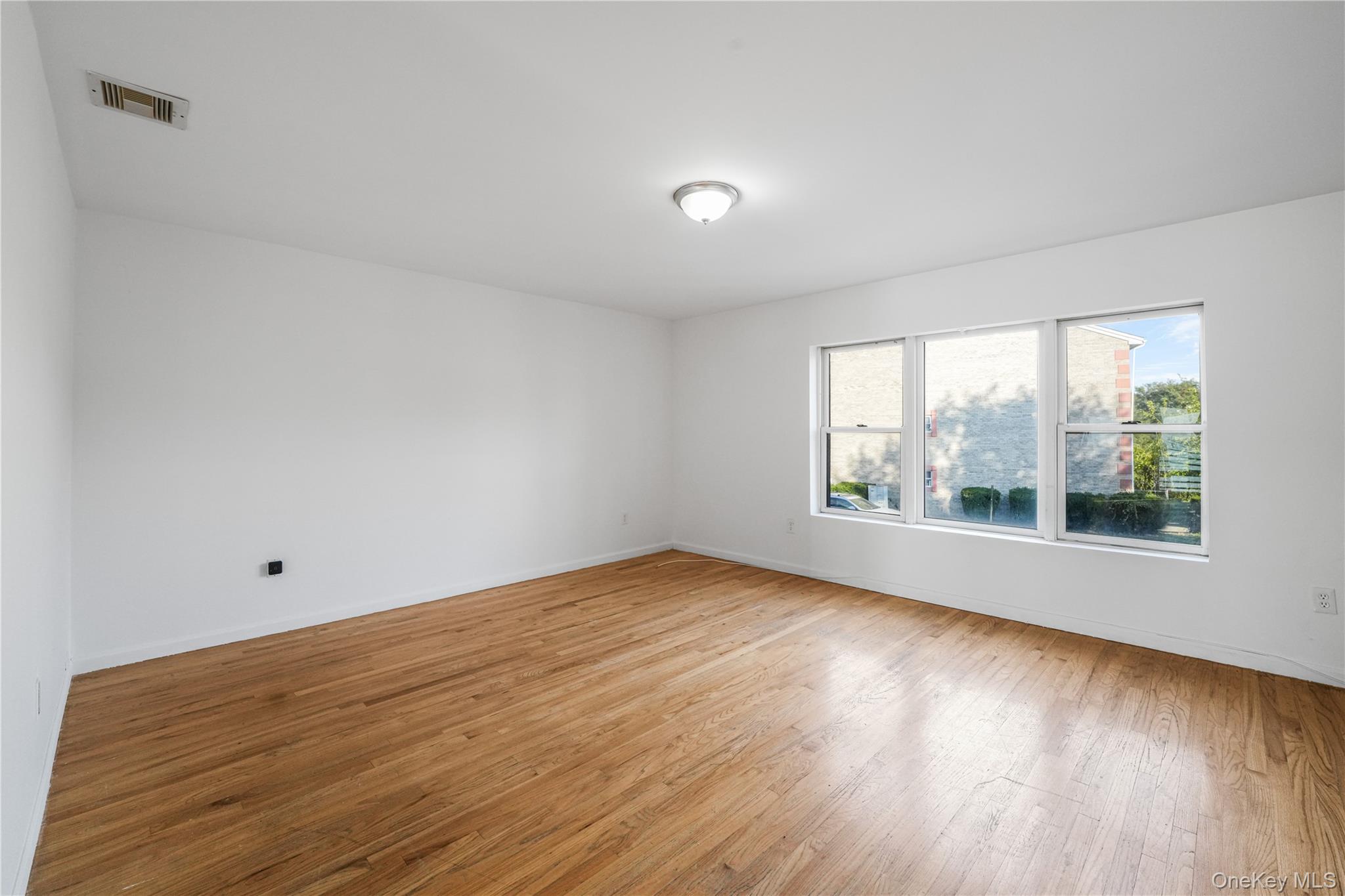 #9 photo, 114-03 Dalian Court, クイーンズ区 College Point , NY 11356