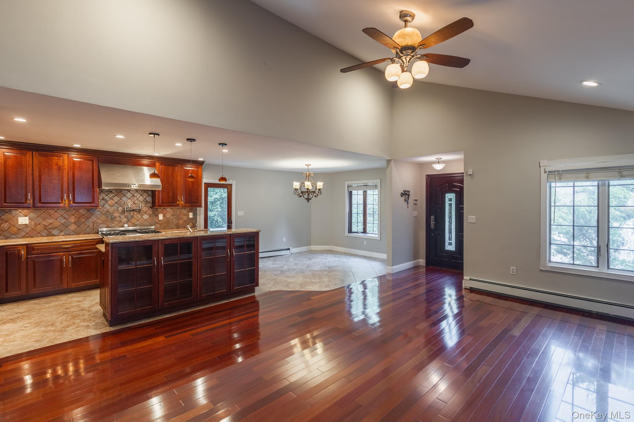 #12 photo, 41-16 249th Street, クイーンズ区 Little Neck , NY 11363