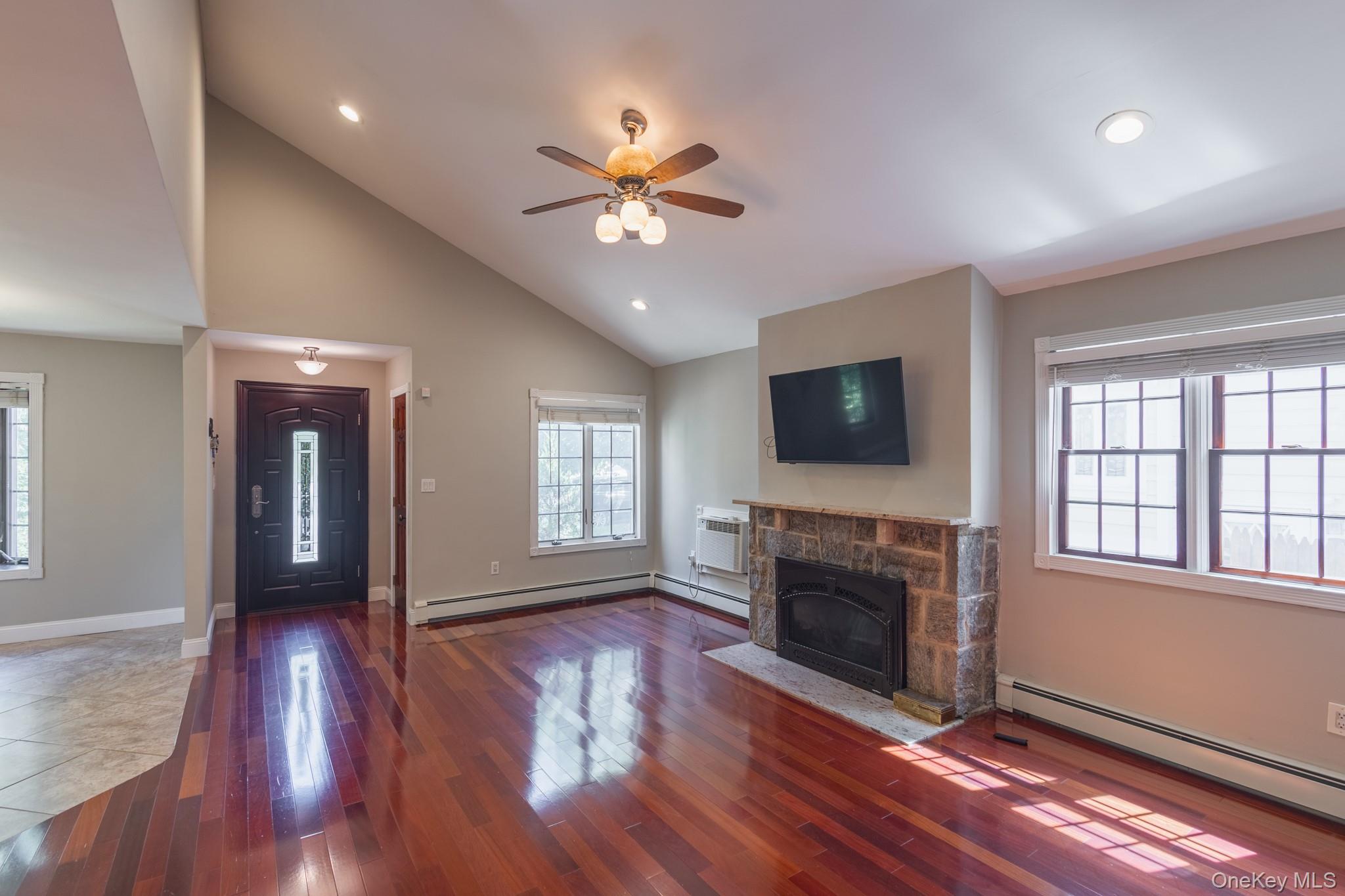 #13 photo, 41-16 249th Street, クイーンズ区 Little Neck , NY 11363